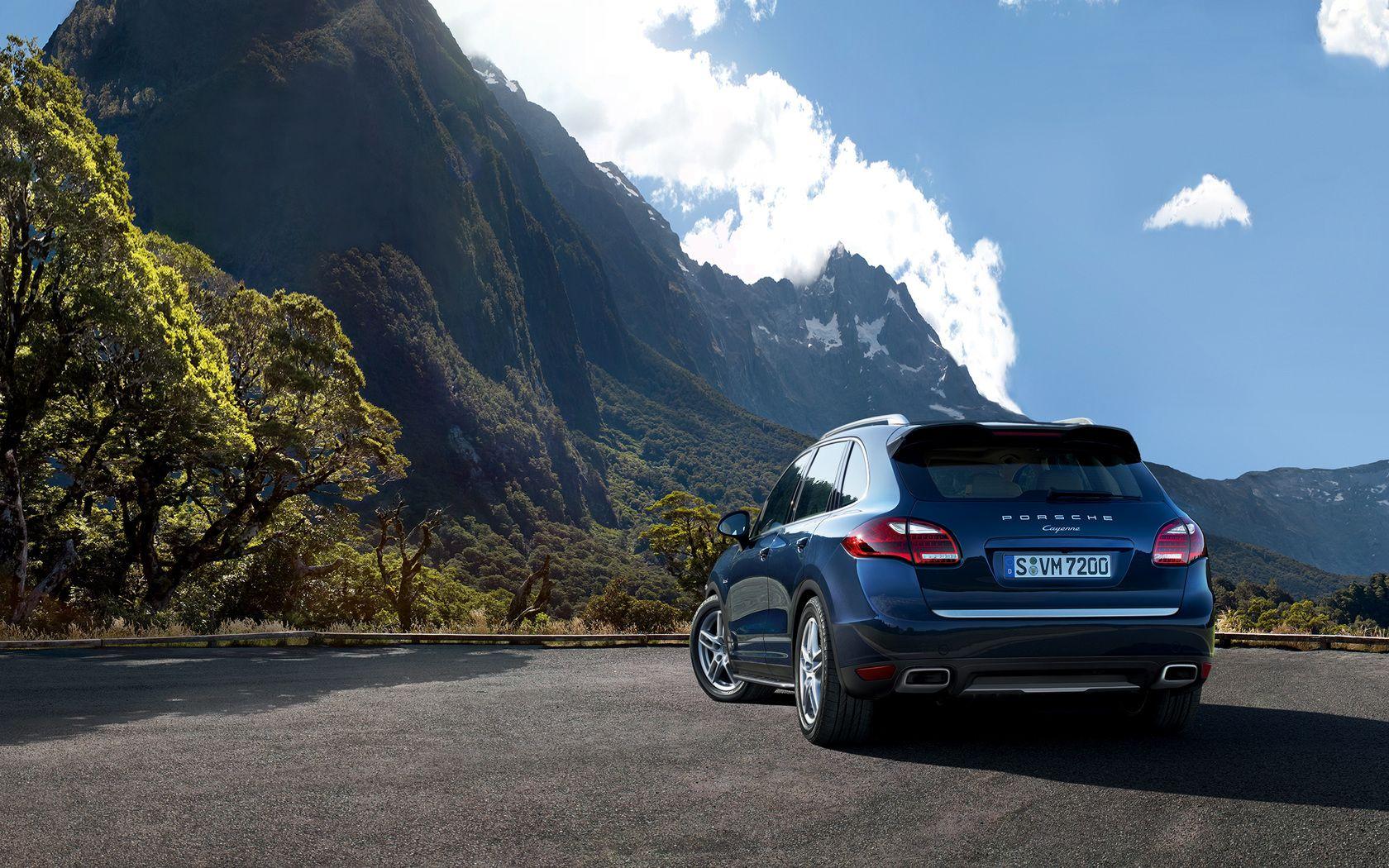 1680x1050 Hot Porsche Cayenne Background Picture HD Wallpaper