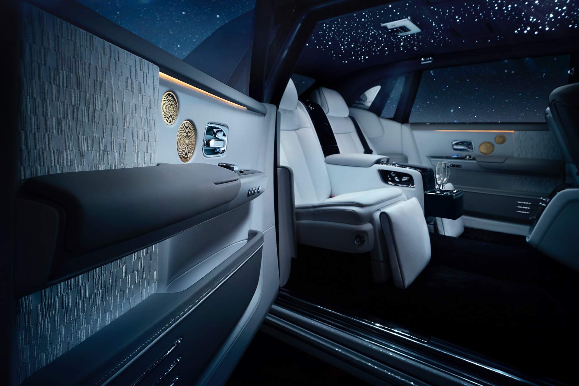1920x1280 Rolls Royce Phantom Tranquillity Interior Rear Seats Wallpaper (6)