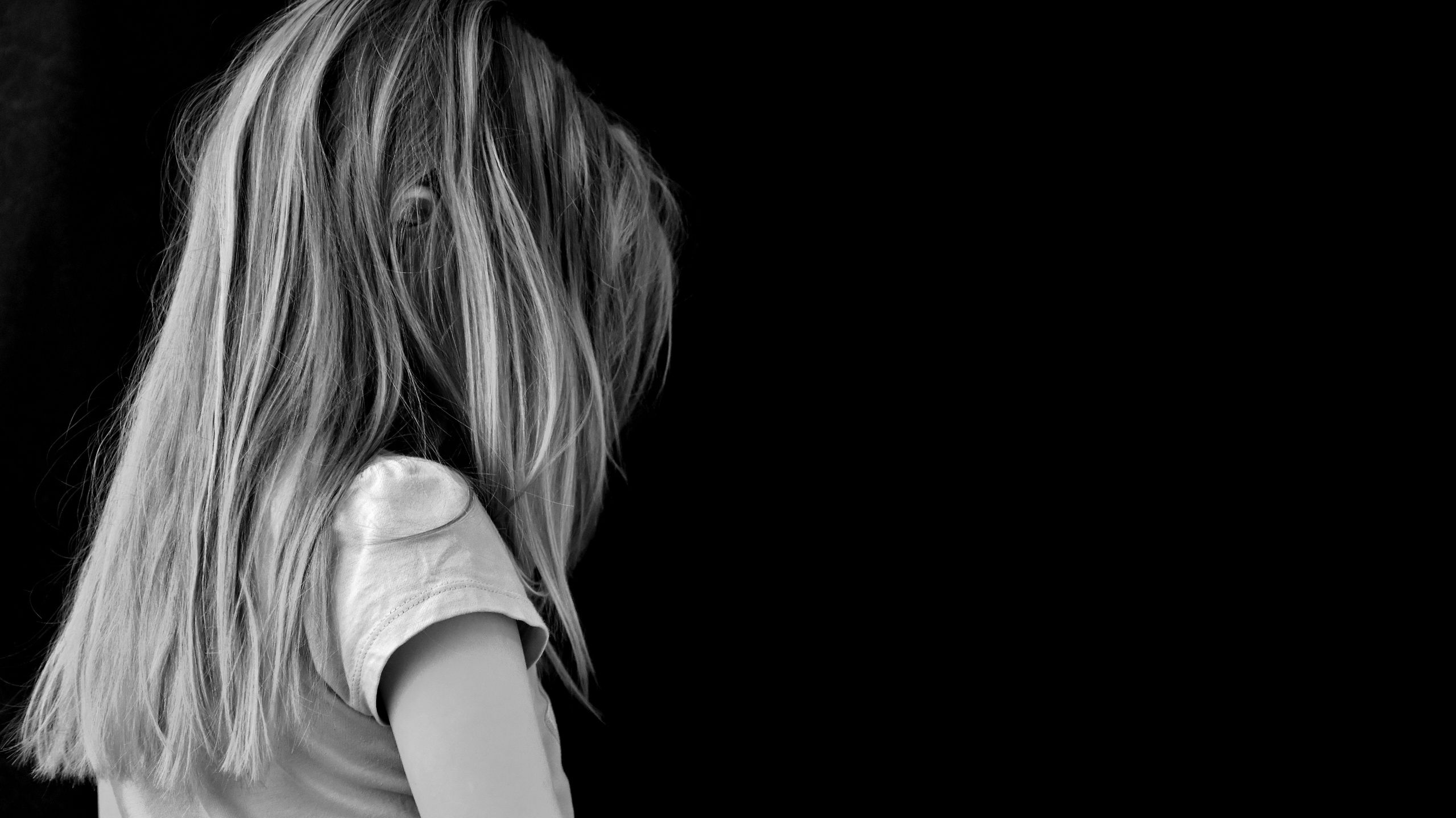 2560x1440 Sad girl Wallpaper 4K, Cute Girl, Black