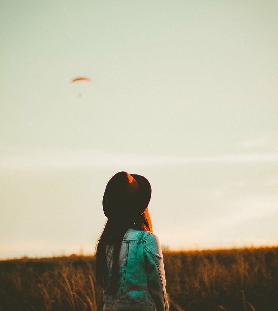 910x1017 woman facing backwards outdoors, sunset