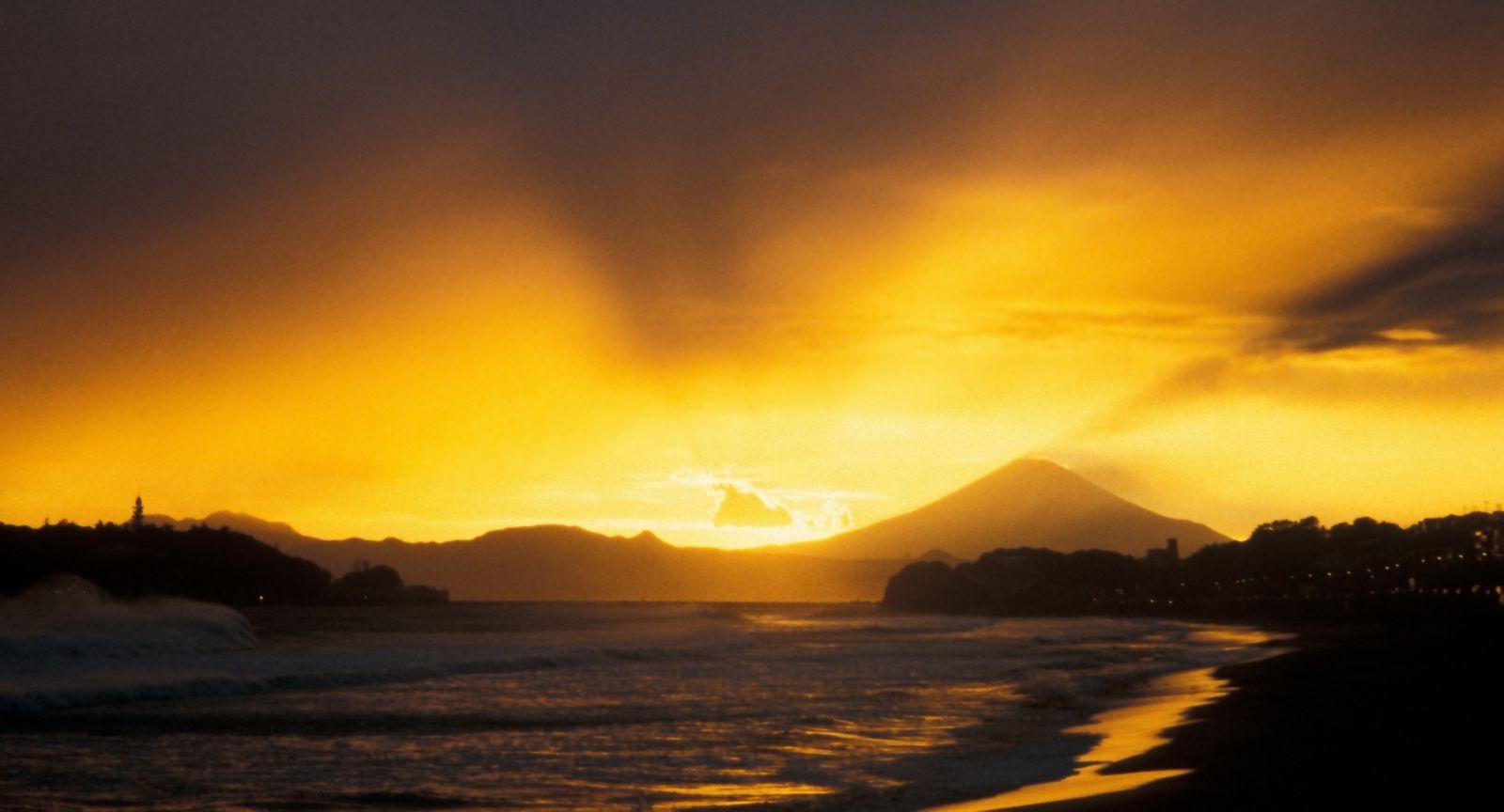 1600x864 ongoing photo by Tim Bray · 3 Views of Mount Fuji