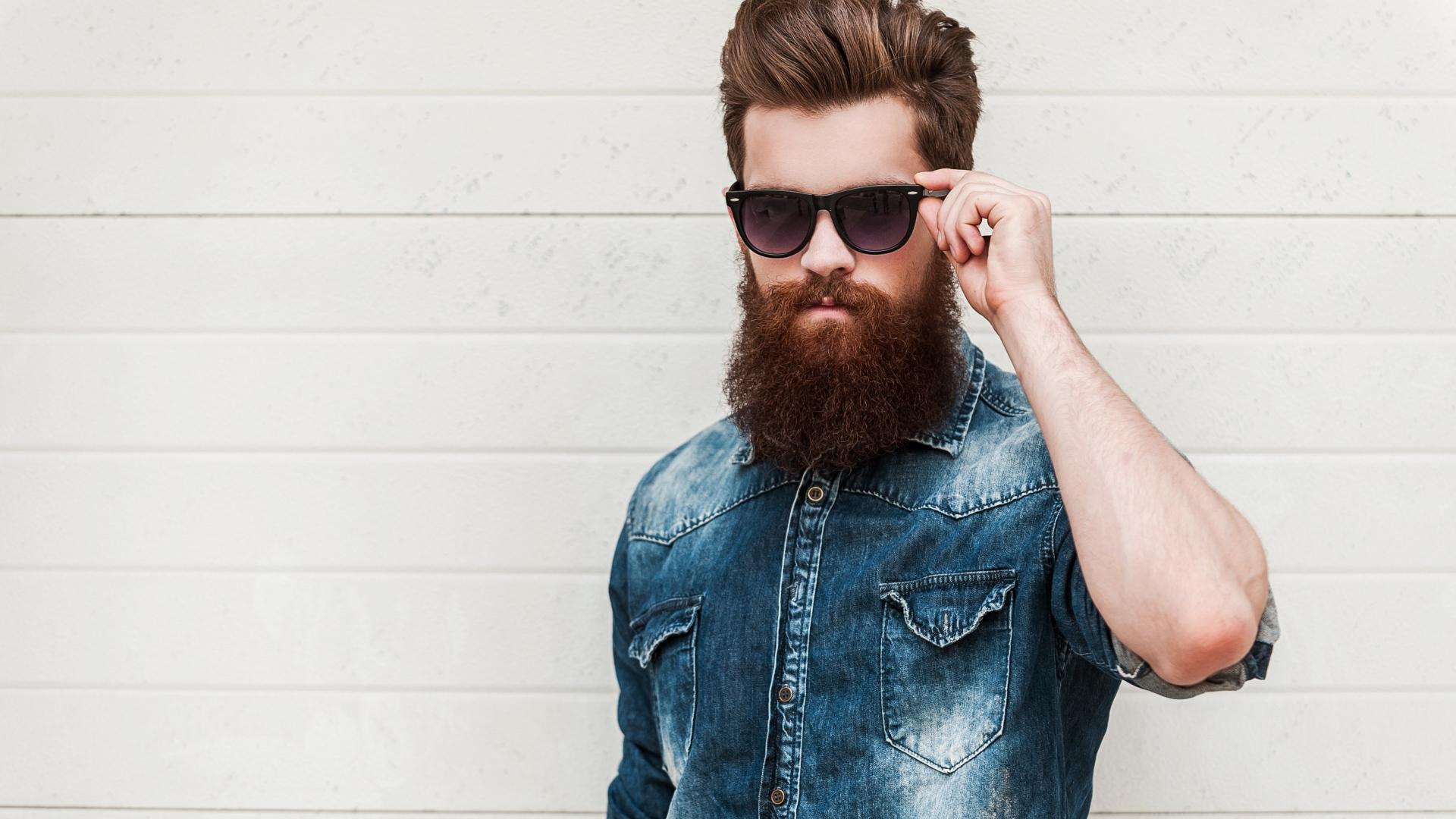 1920x1080 Handsome man with a beard in black glasses Desktop