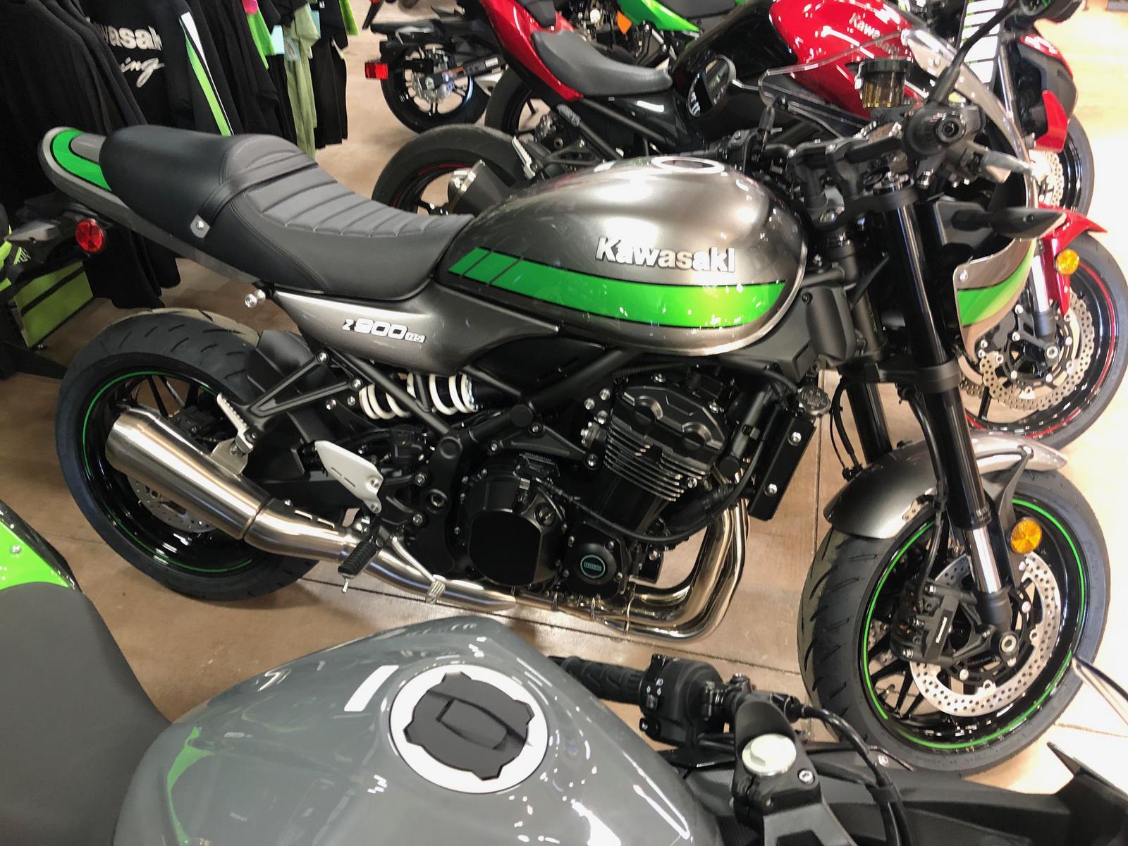1600x1200 Kawasaki Z900RS CAFE