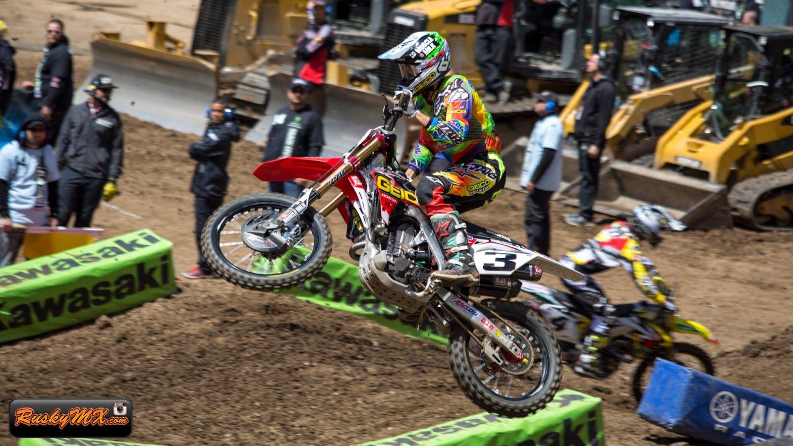 1600x900 Rusky's MX Pics: MetLife Wallpaper