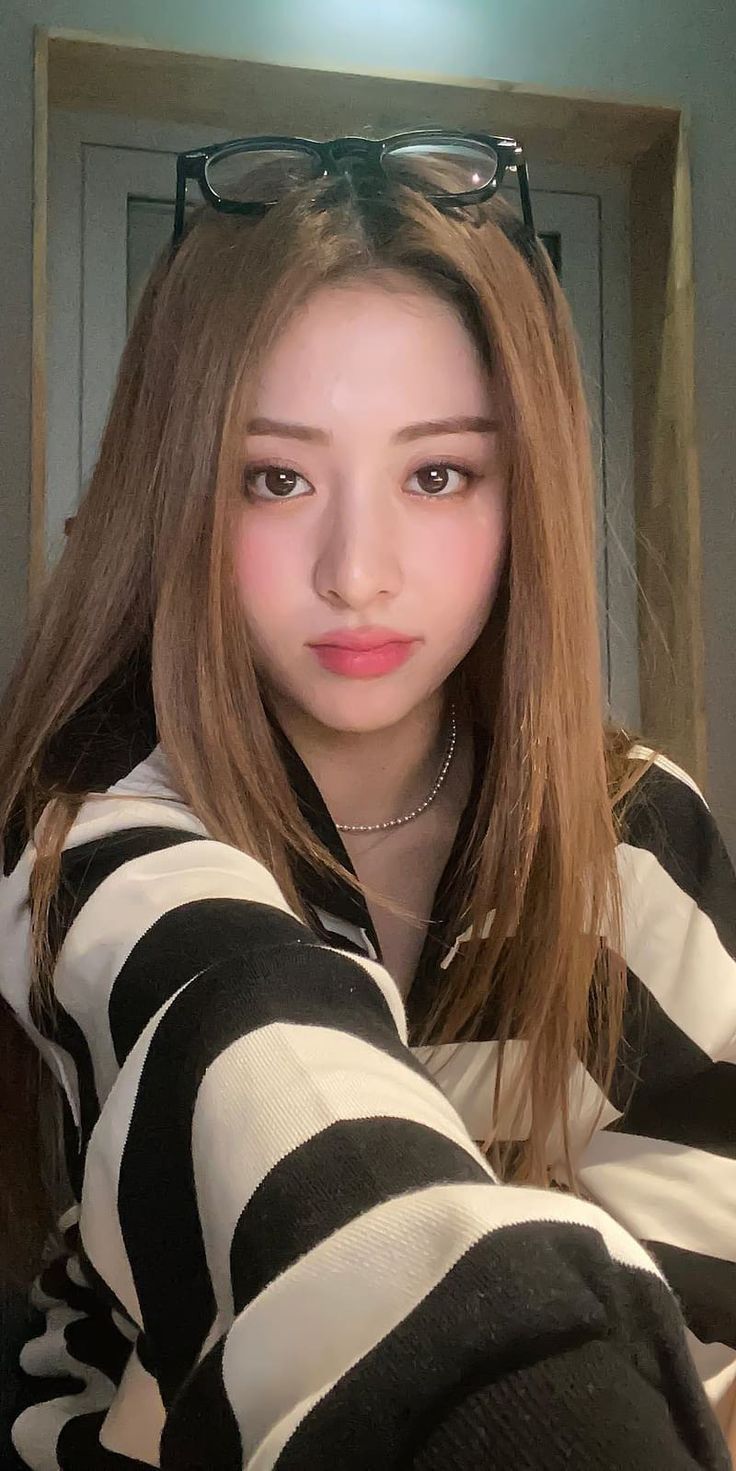 736x1471 Yunjin Wallpaper Lockscreen