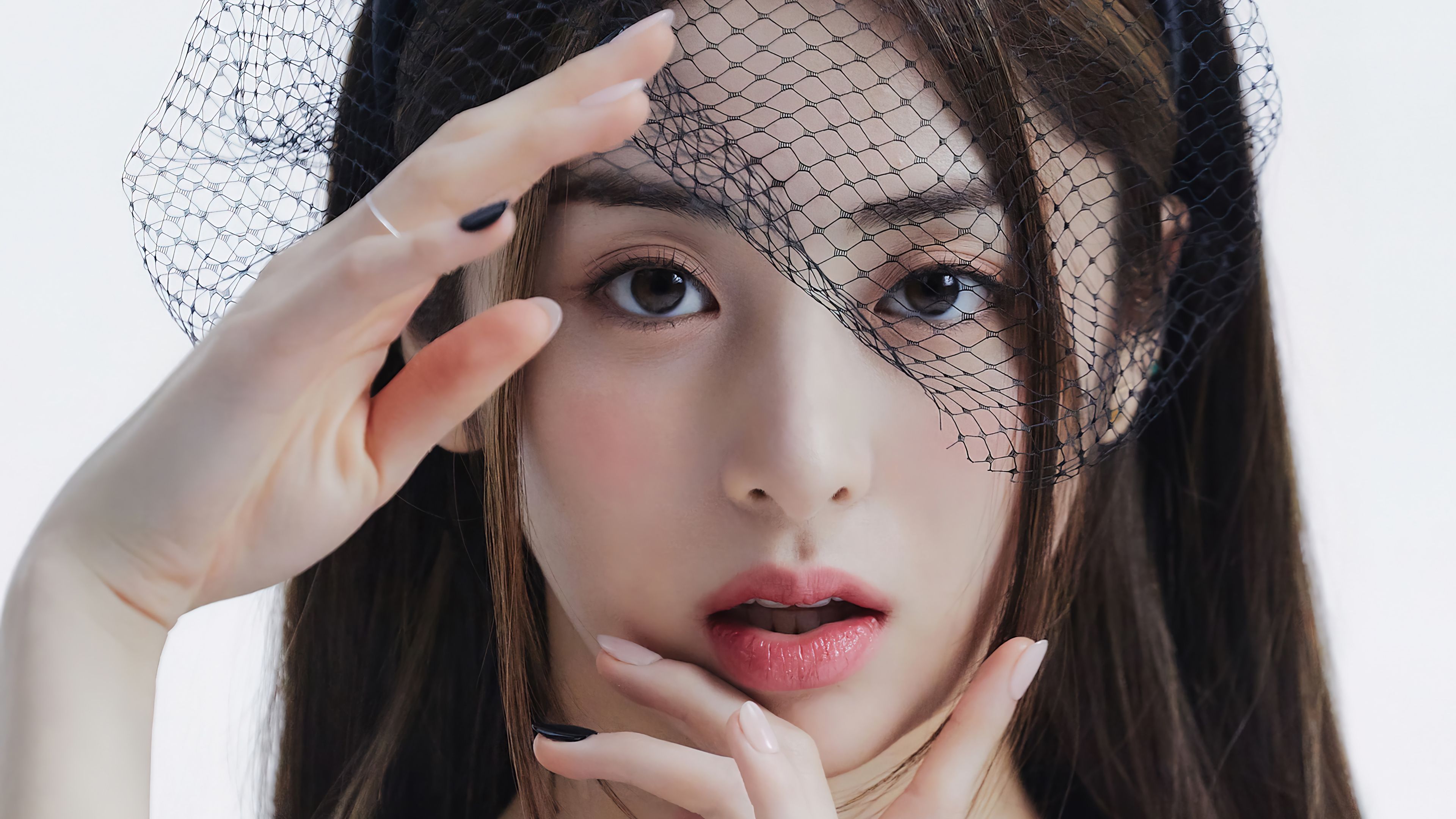 3840x2160 Huh Yunjin LE SSERAFIM 4K Wallpaper