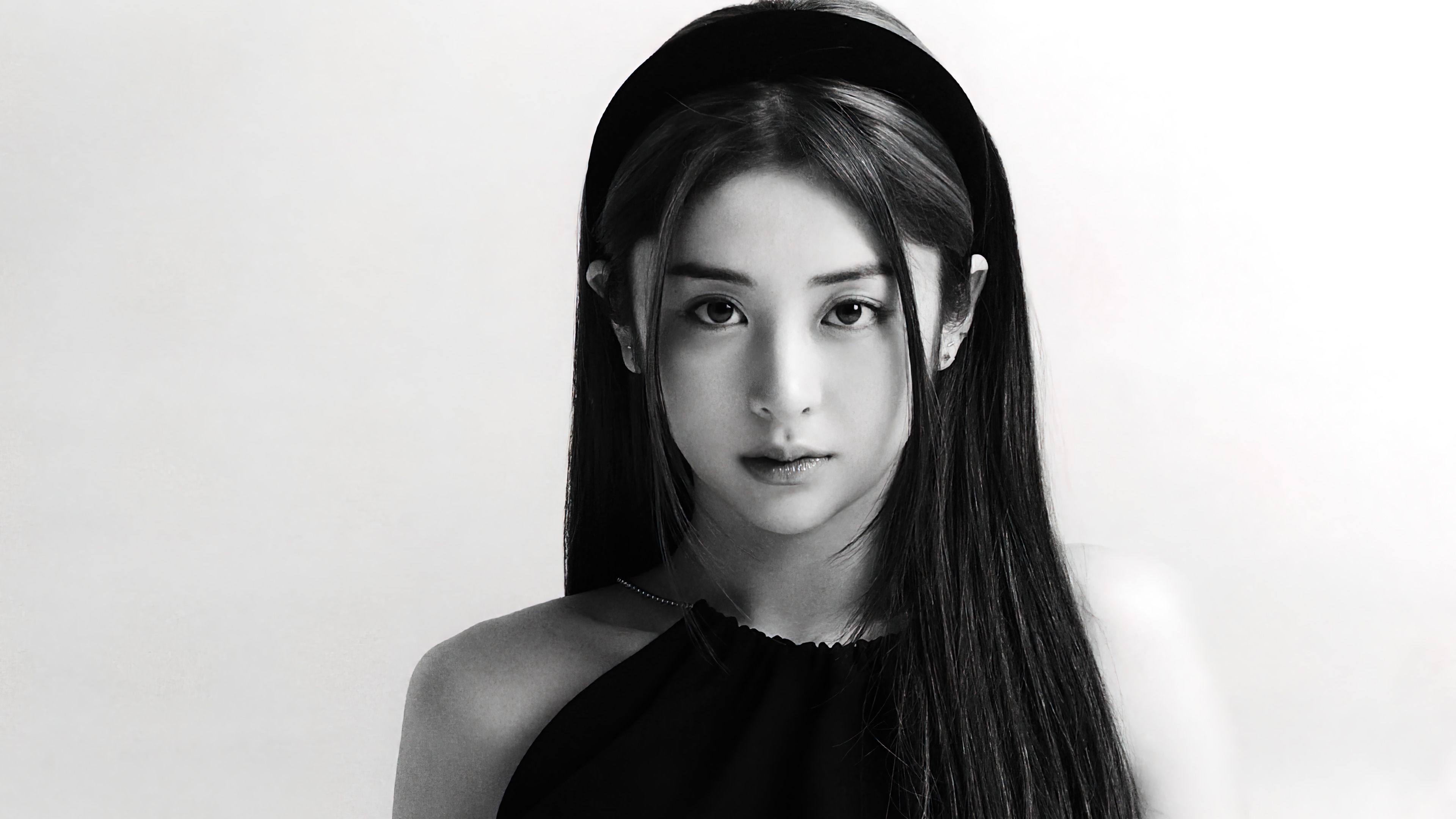 3840x2160 LE SSERAFIM Huh Yunjin 4K Wallpaper