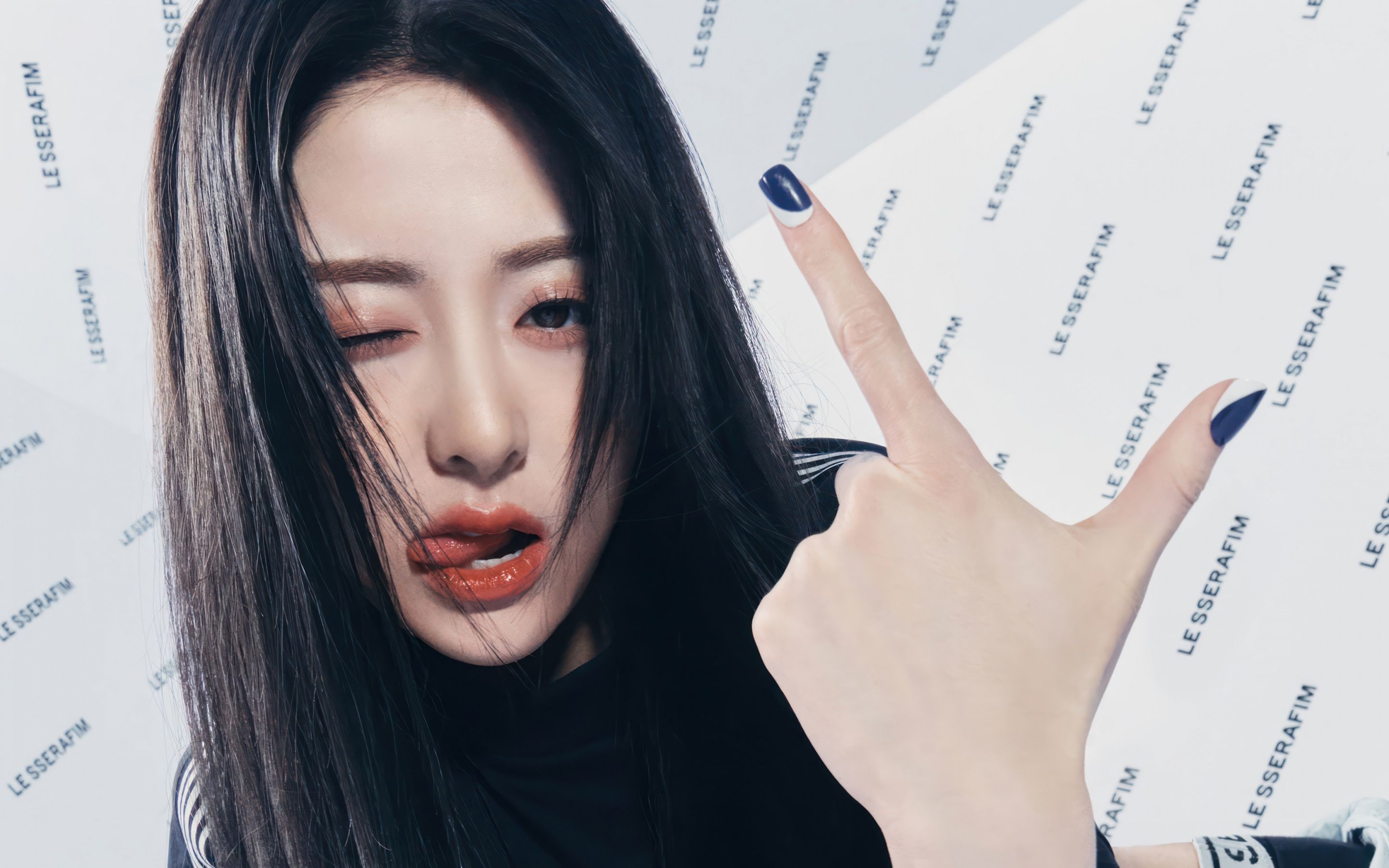 2880x1800 Huh Yunjin Wallpaper 4K, South Korean