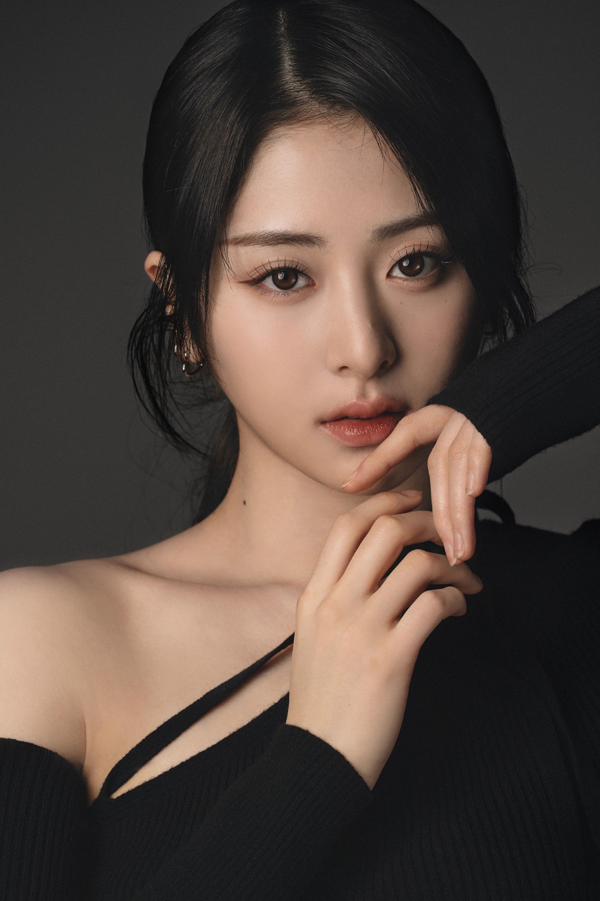 1999x3000 huh yunjin before and after, American
