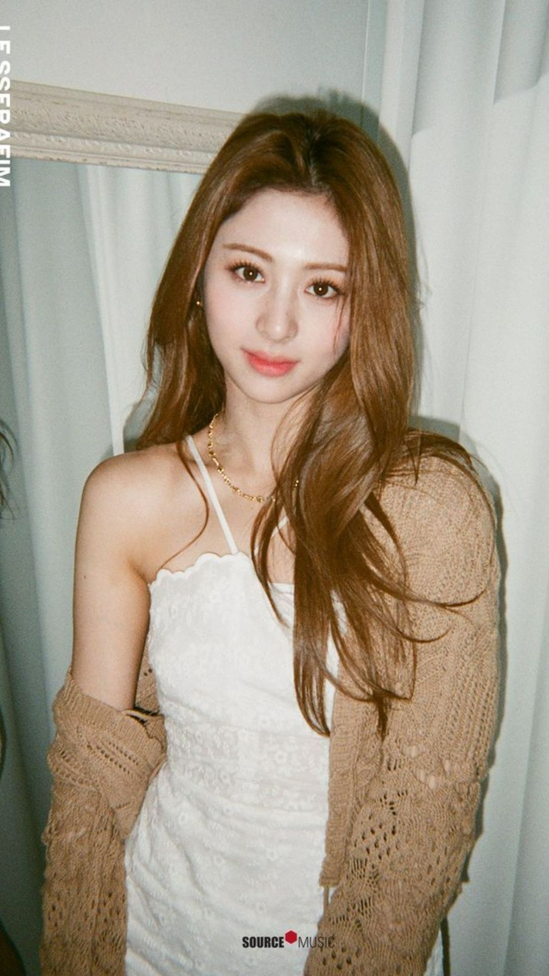 1080x1920 Huh Yunjin Phone Wallpaper