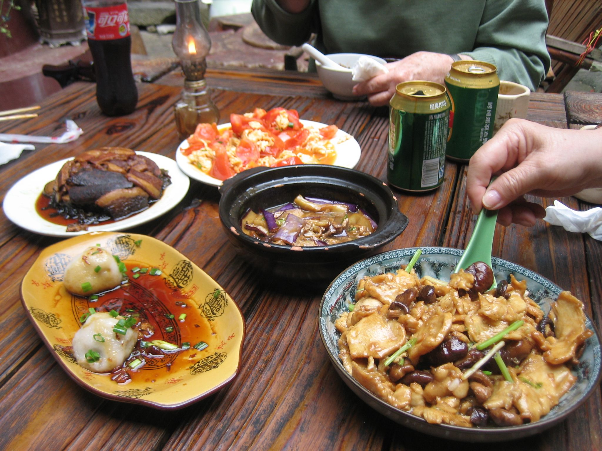 2048x1536 Eating Hakka food in a Fujian tulou