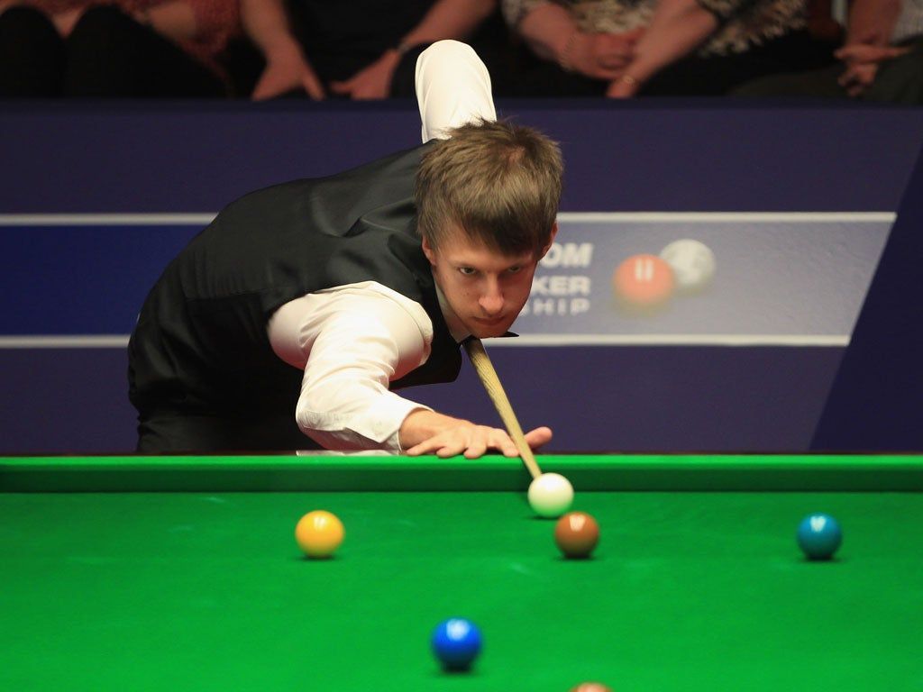 1024x768 Snooker: Trump defies food poisoning