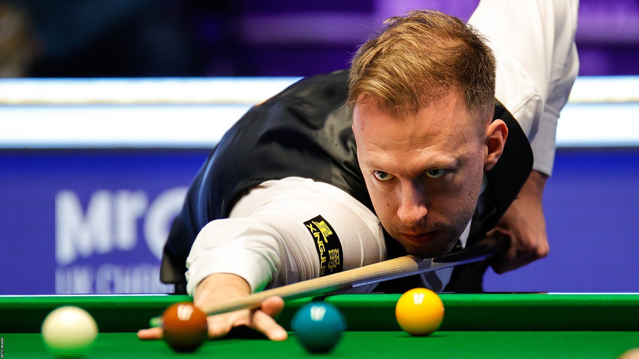 2048x1152 Judd Trump: 2011 champion cruises into