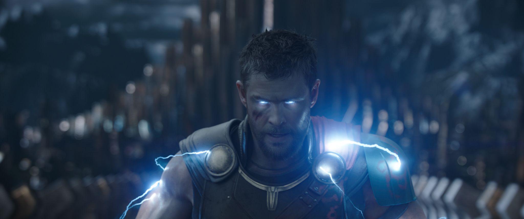 2048x858 Thor: Ragnarok: New Image Tease Hulk, Valkyrie, and More