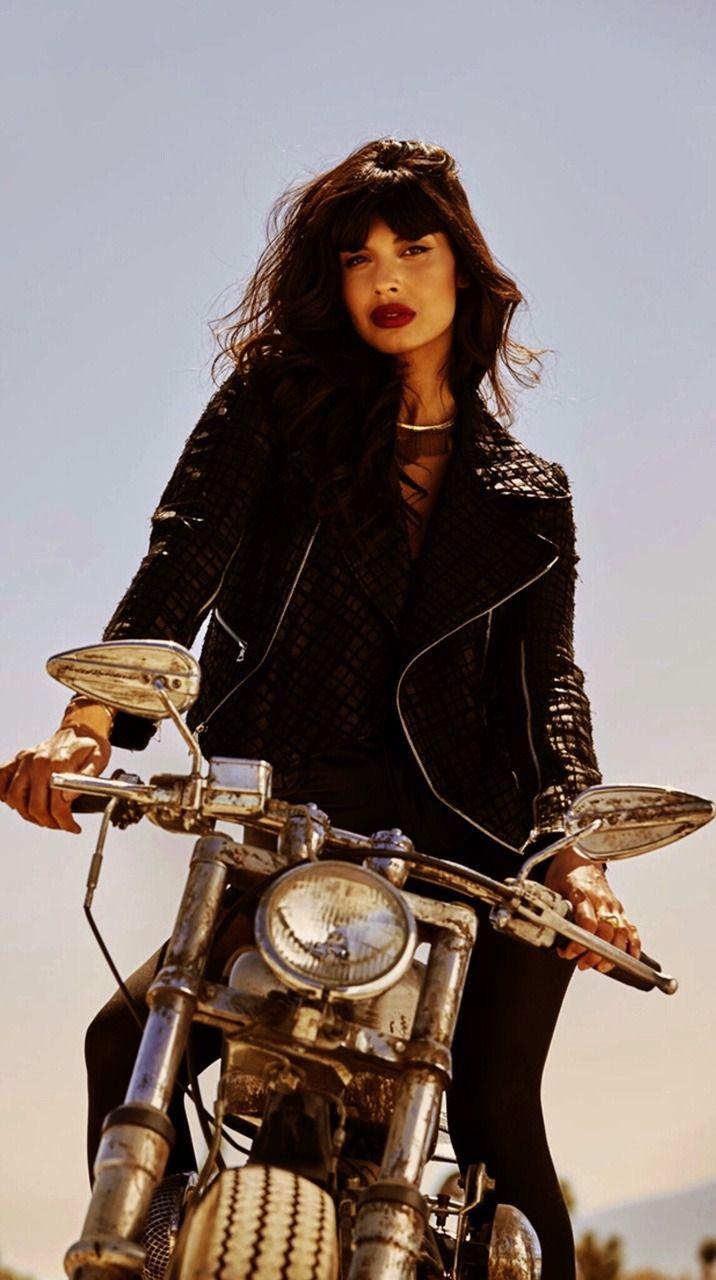 716x1280 jameela jamil wallpaper