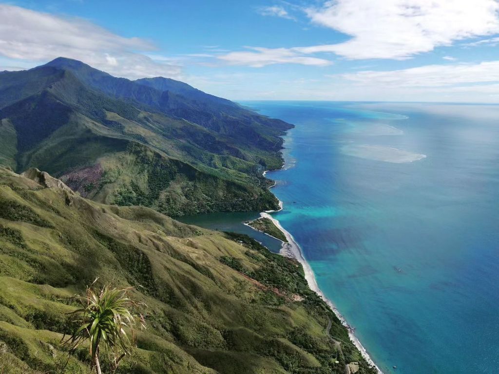 1024x768 East Coast of New Caledonia