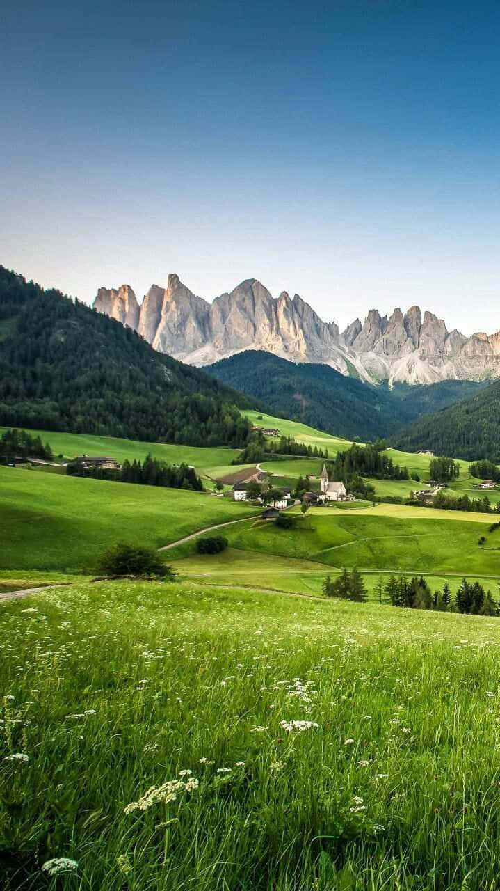 719x1280 Mountains In The Background Wallpaper