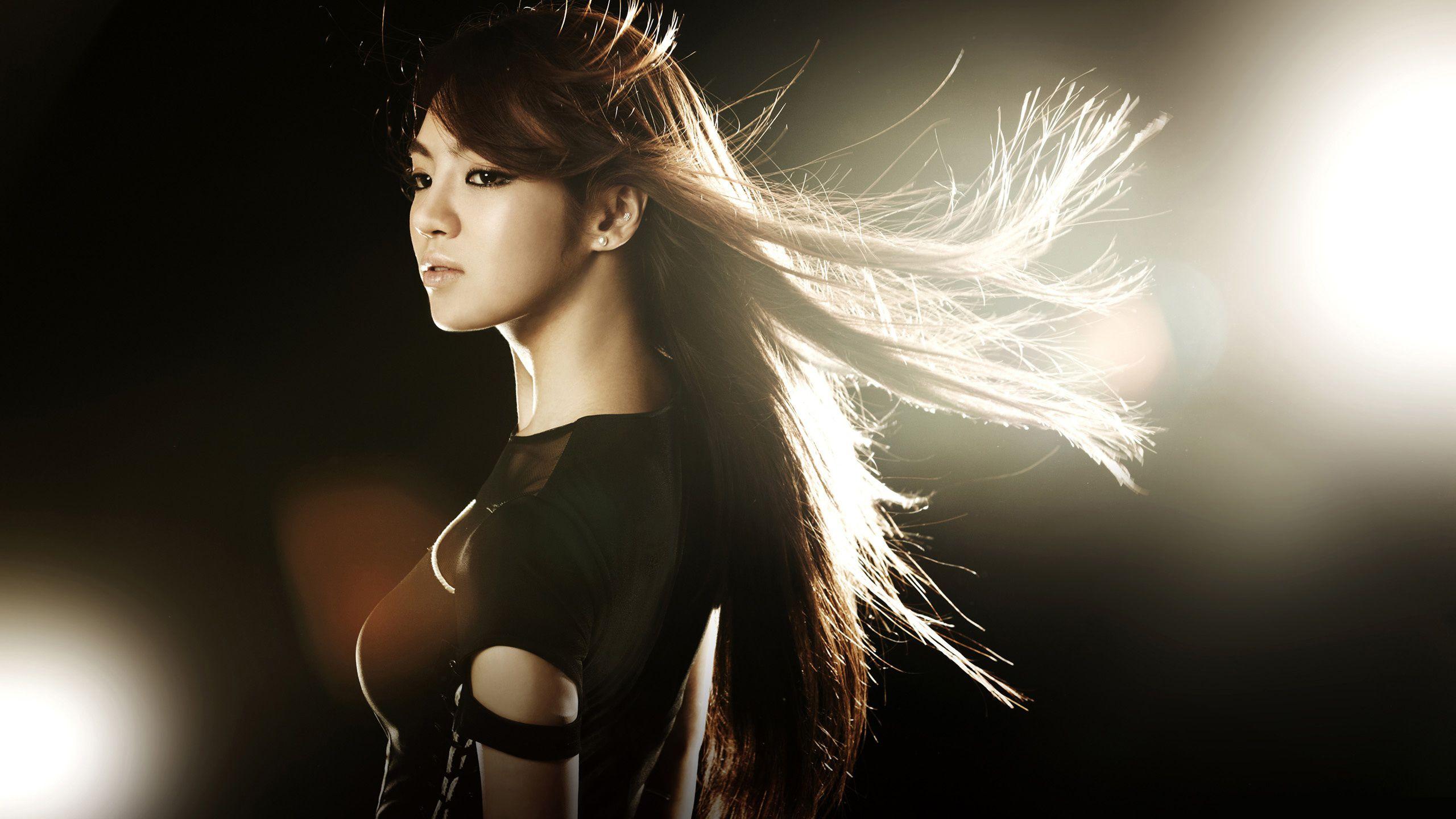 Hình nền cô gái HD 2560x1440