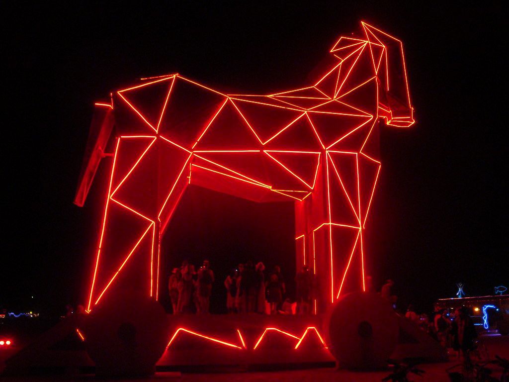 1024x768 Trojan horse side view