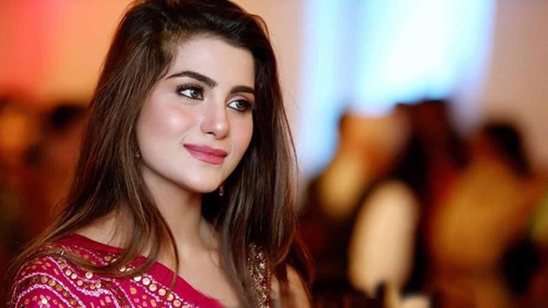 Pakistani Actress Wallpapers - Top Free Pakistani Actress Backgrounds -  WallpaperAccess