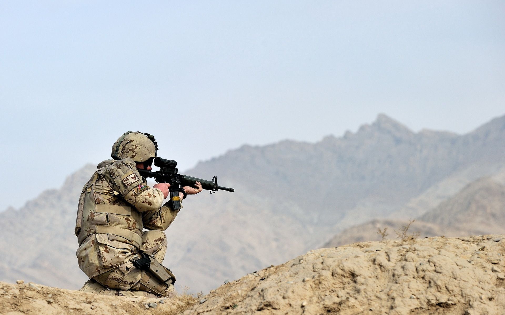 1920x1200 Wallpaper weapons, soldiers, Canadian