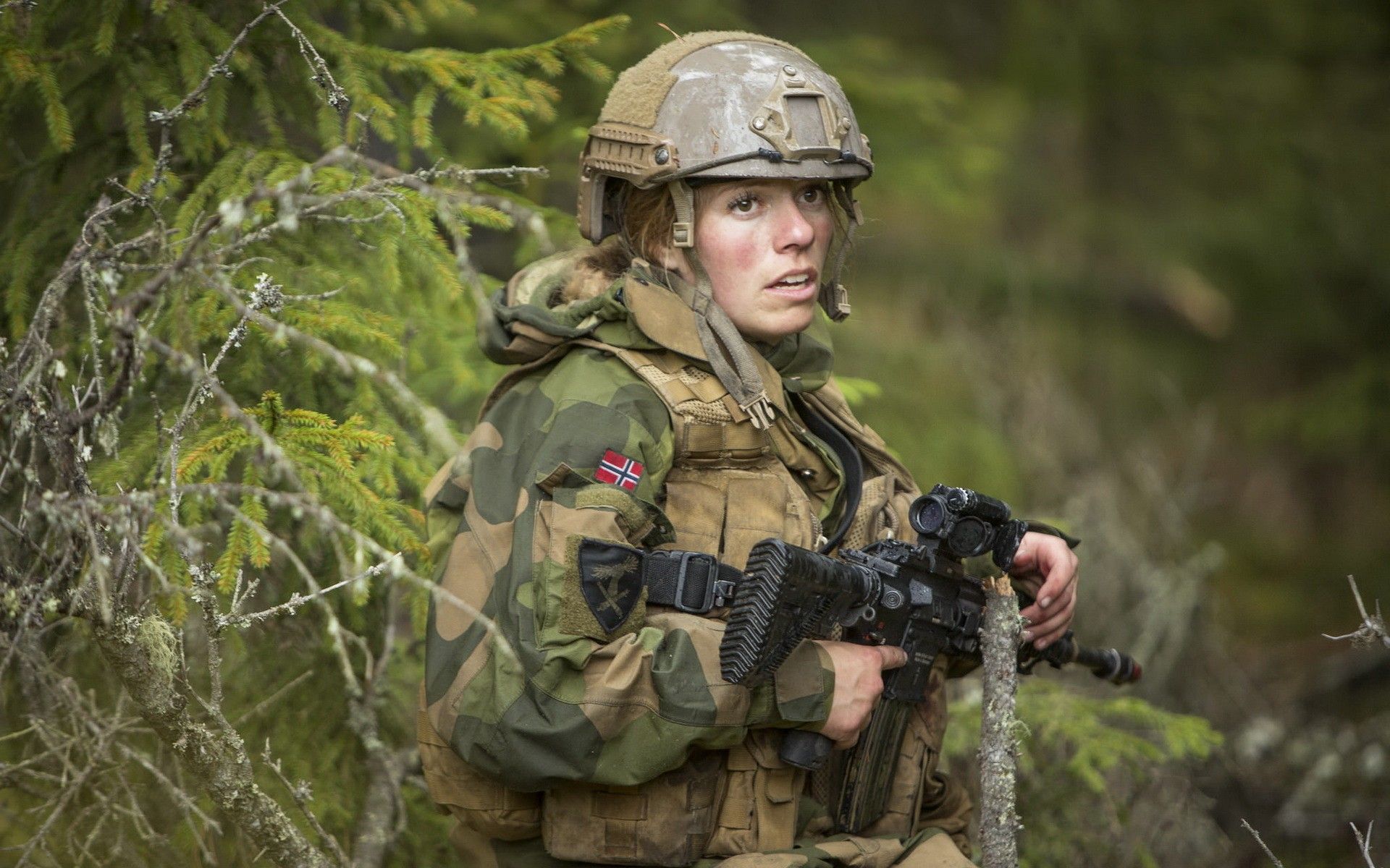 1920x1200 Army Women Wallpaper