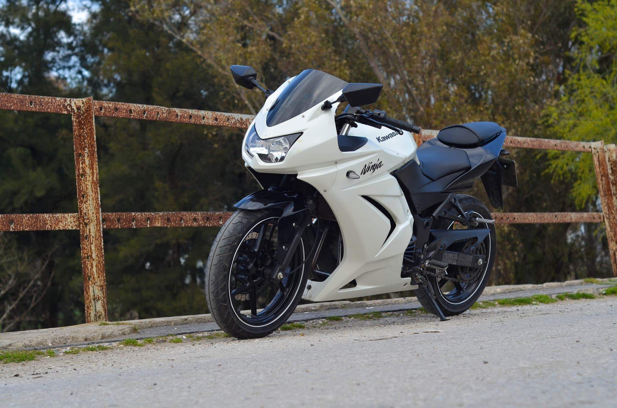 2048x1356 Kawasaki Ninja 250R Wallpaper