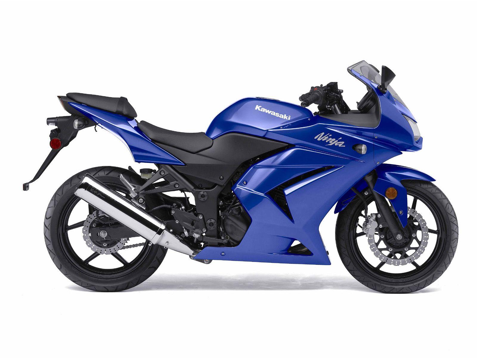 1600x1200 Kawasaki Ninja 250 R Wallpaper