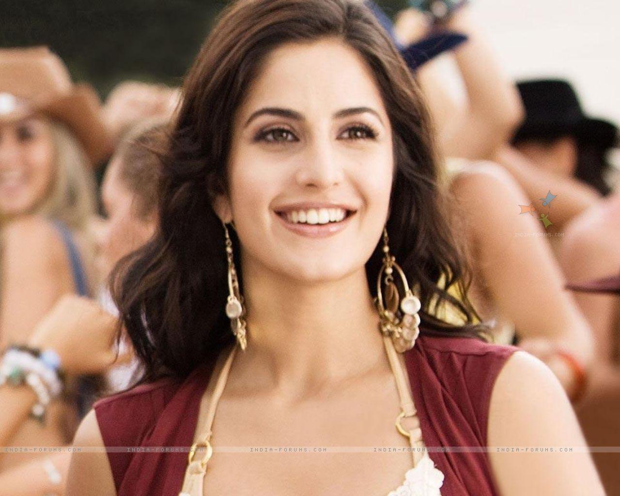 Катрин каиф биография. Катрина Каиф без макияжа. Леди Моника Katrina Kaif. Katrina Kaif yechingan rasmlari. Bari Bakh Mansour актриса.