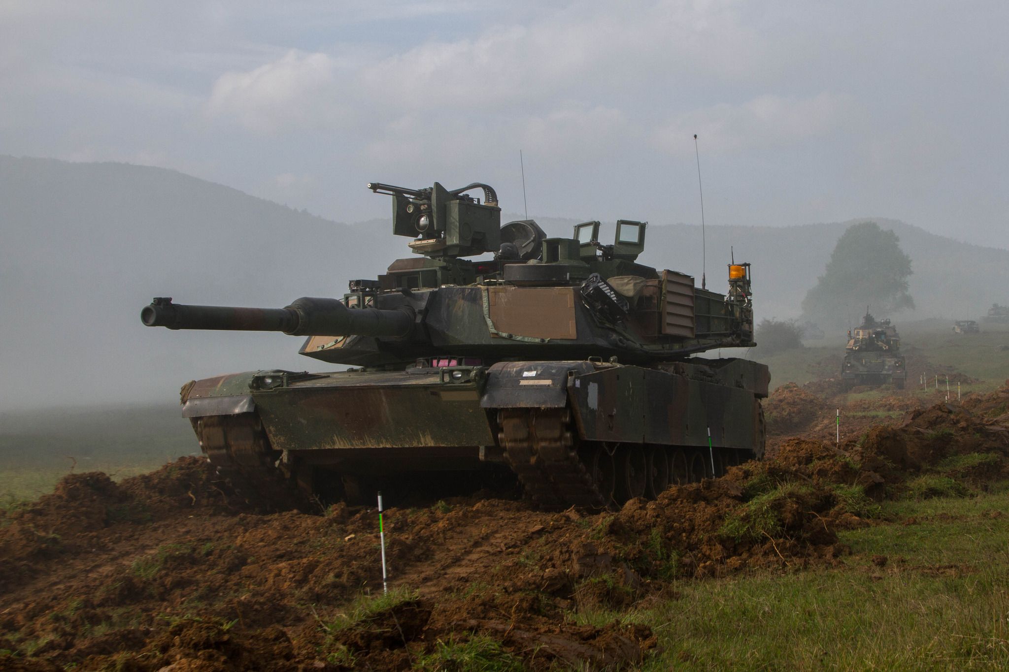 2048x1365 Wallpaper field, tank, armor, Abrams