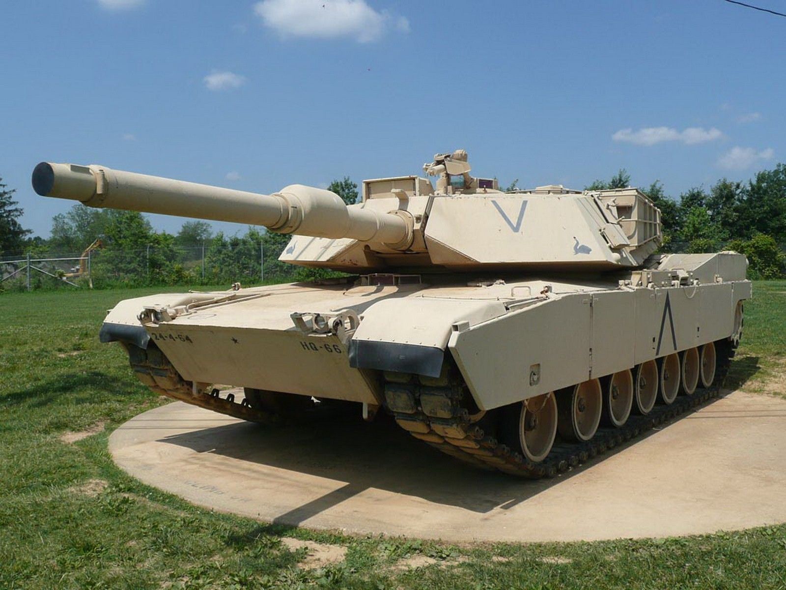 1600x1200 M1 Abrams & Videos