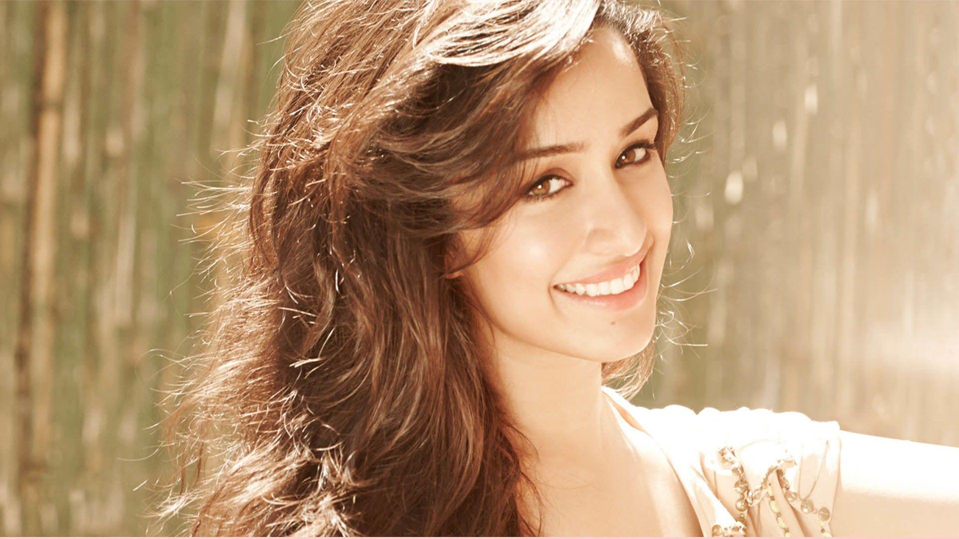 1920x1080 Cute Smile of Beautiful Bollywood Actress Shraddha Kapoor HD