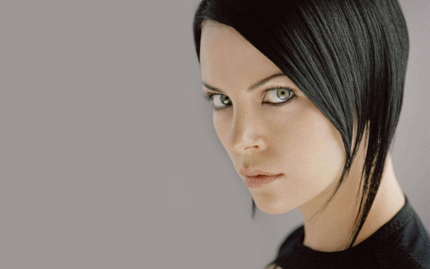 1440x900 Download Charlize Theron Wallpaper
