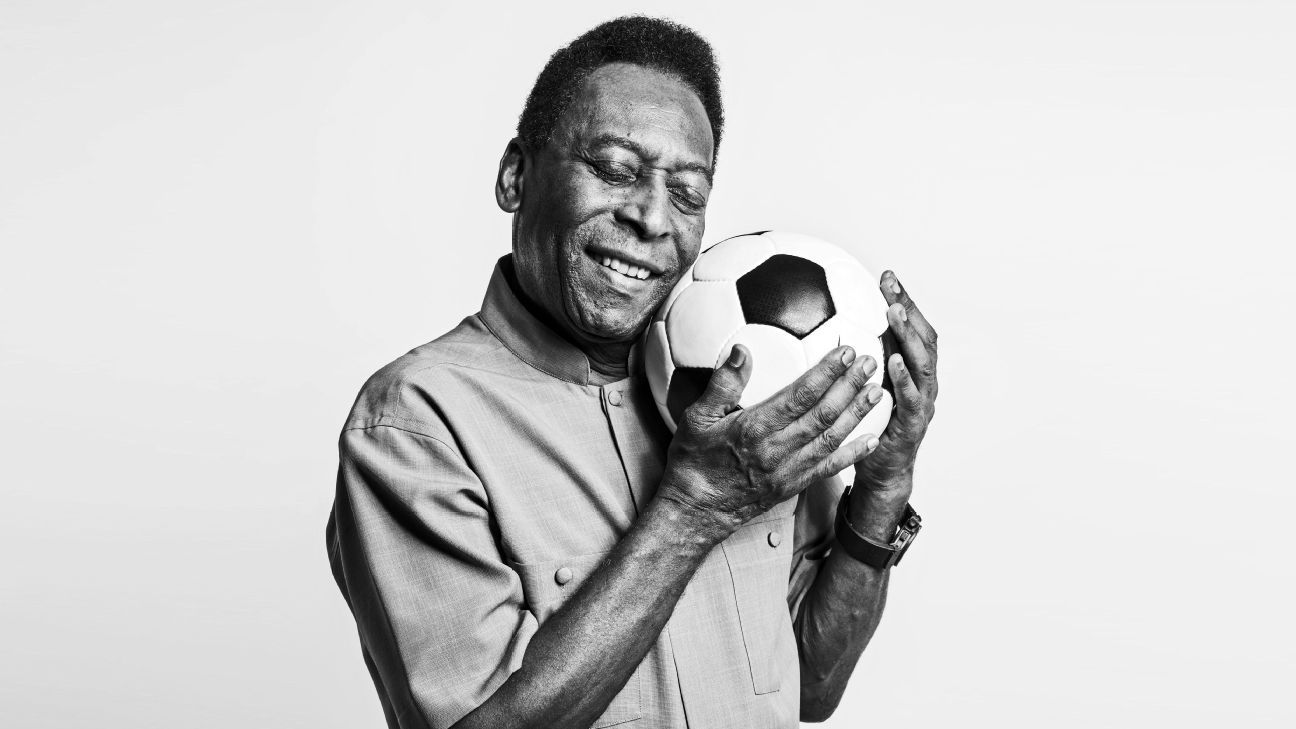 1296x729 Brazilian soccer icon Pele in photo