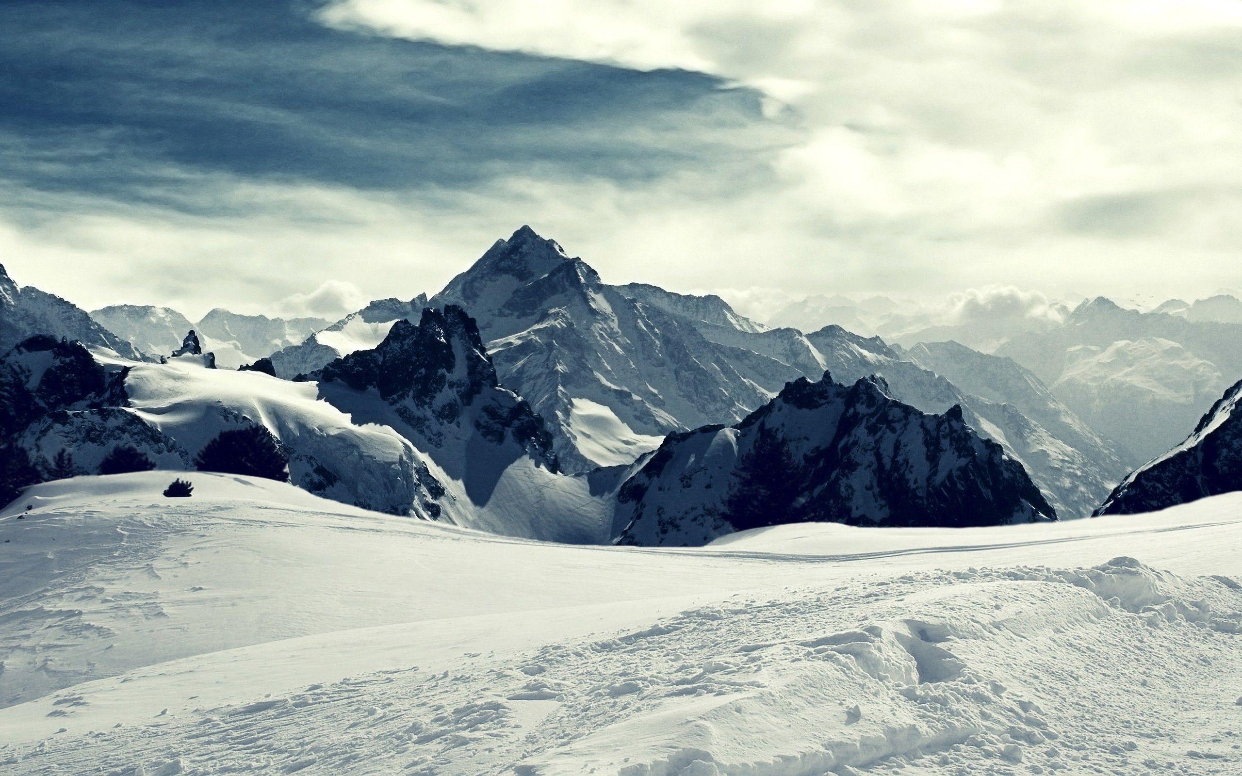 2560x1600 Snowy mountain, Iceland wallpaperth. Mountain