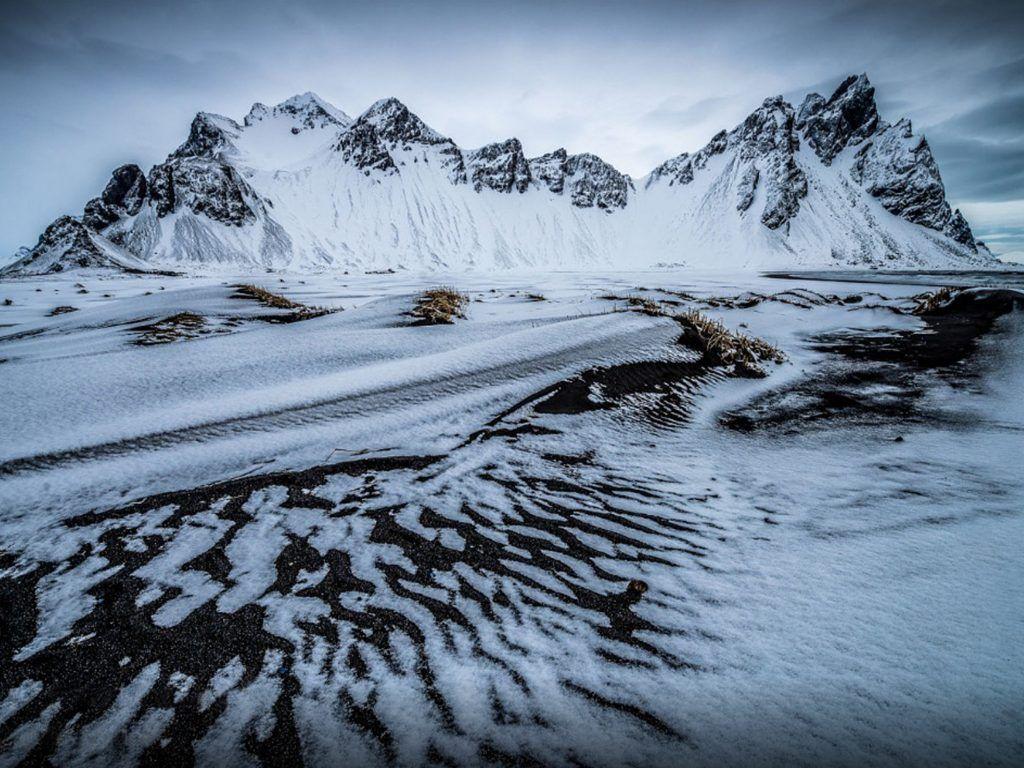 1024x768 Landscape Mountain Zebra Iceland Winter Wallpaper HD