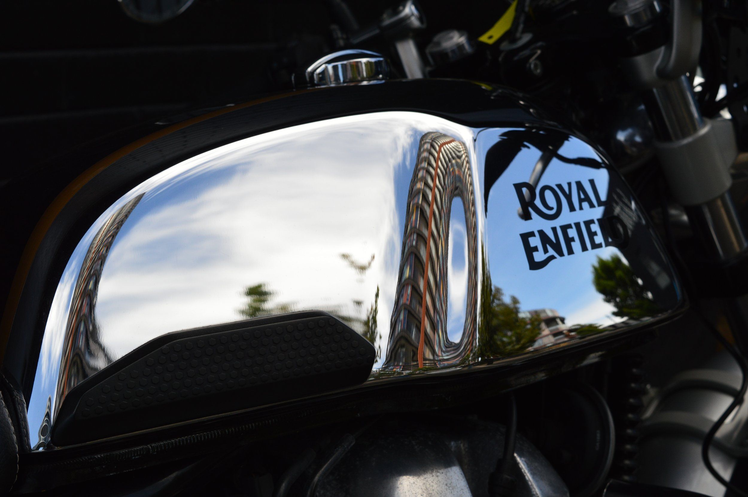 2500x1662 Royal Enfield Continental GT