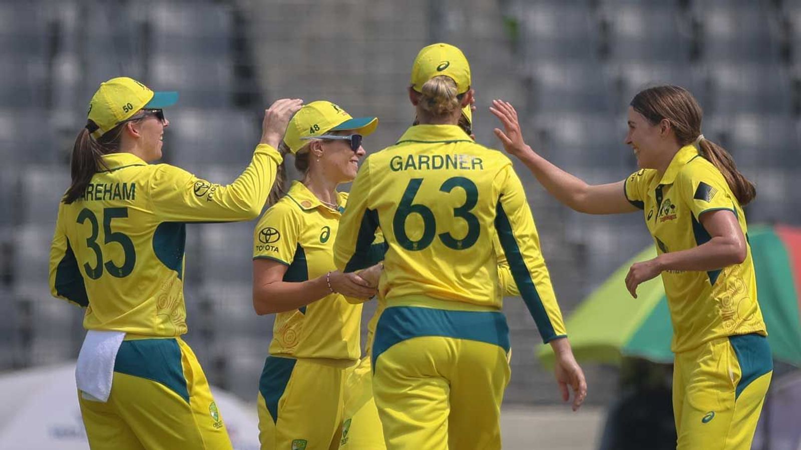1600x900 Vlaeminck stars as Australia secure