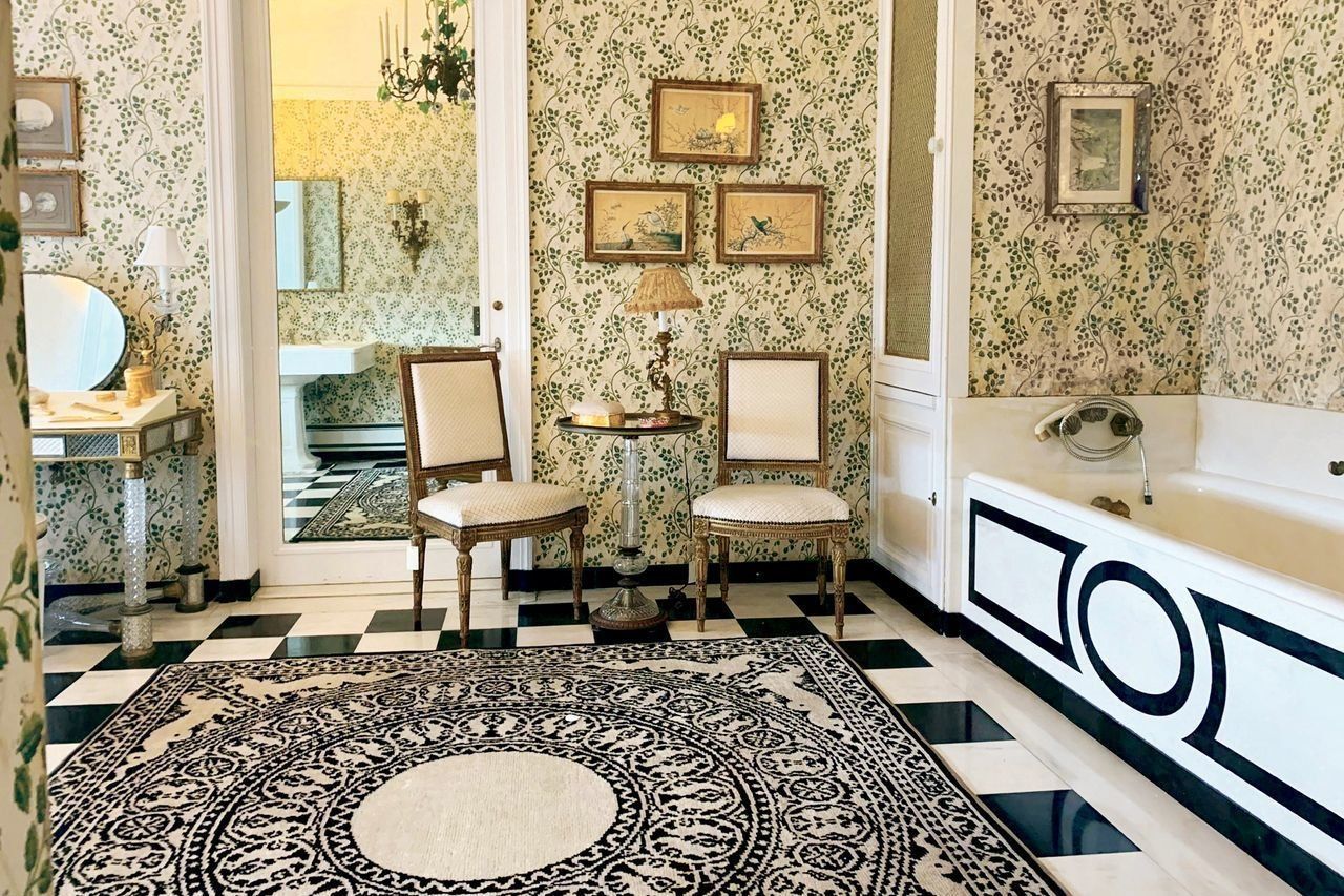1280x853 Old Money' Tastefulness