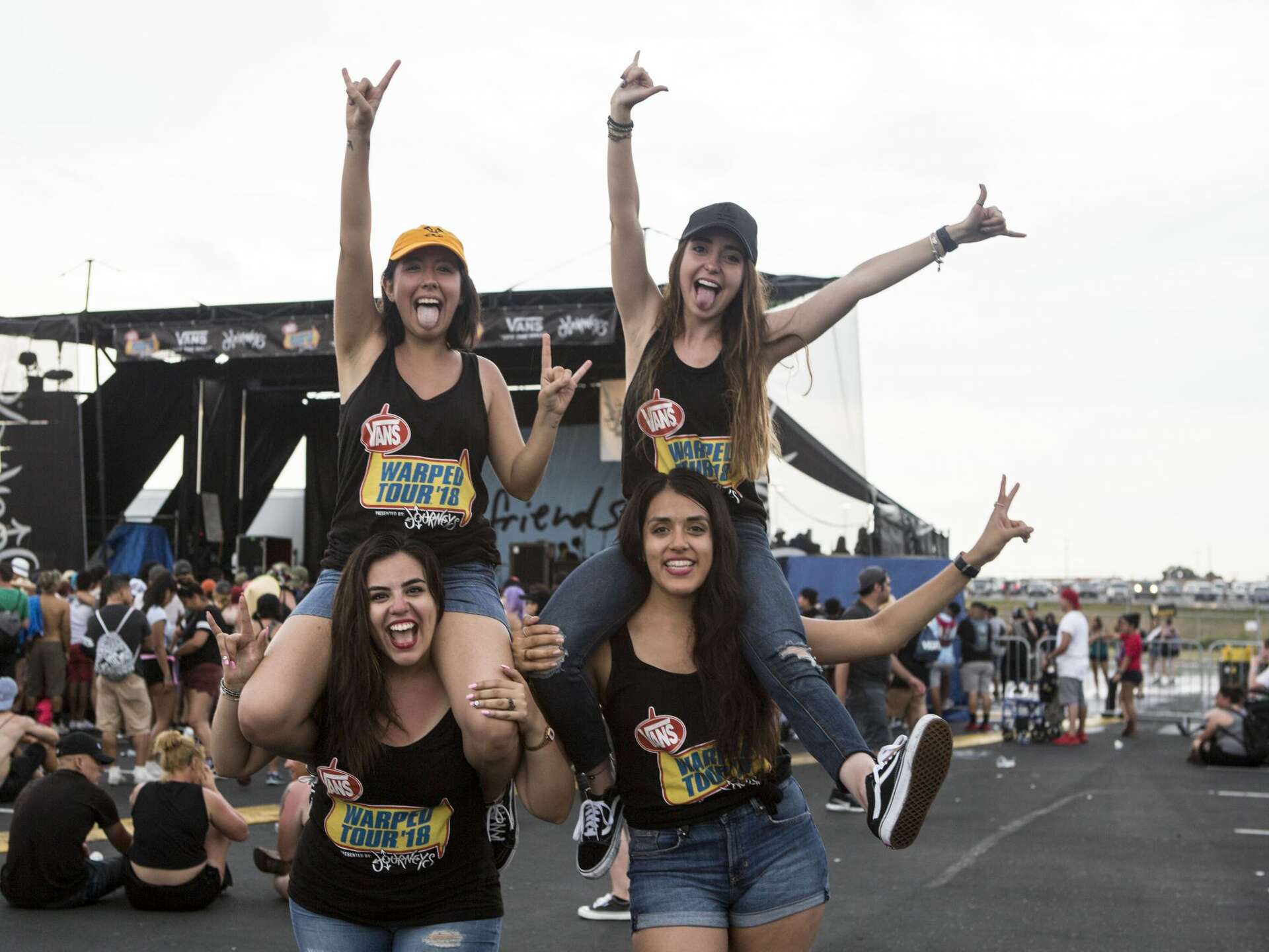 1920x1440 Iconic rock music festival reportedly