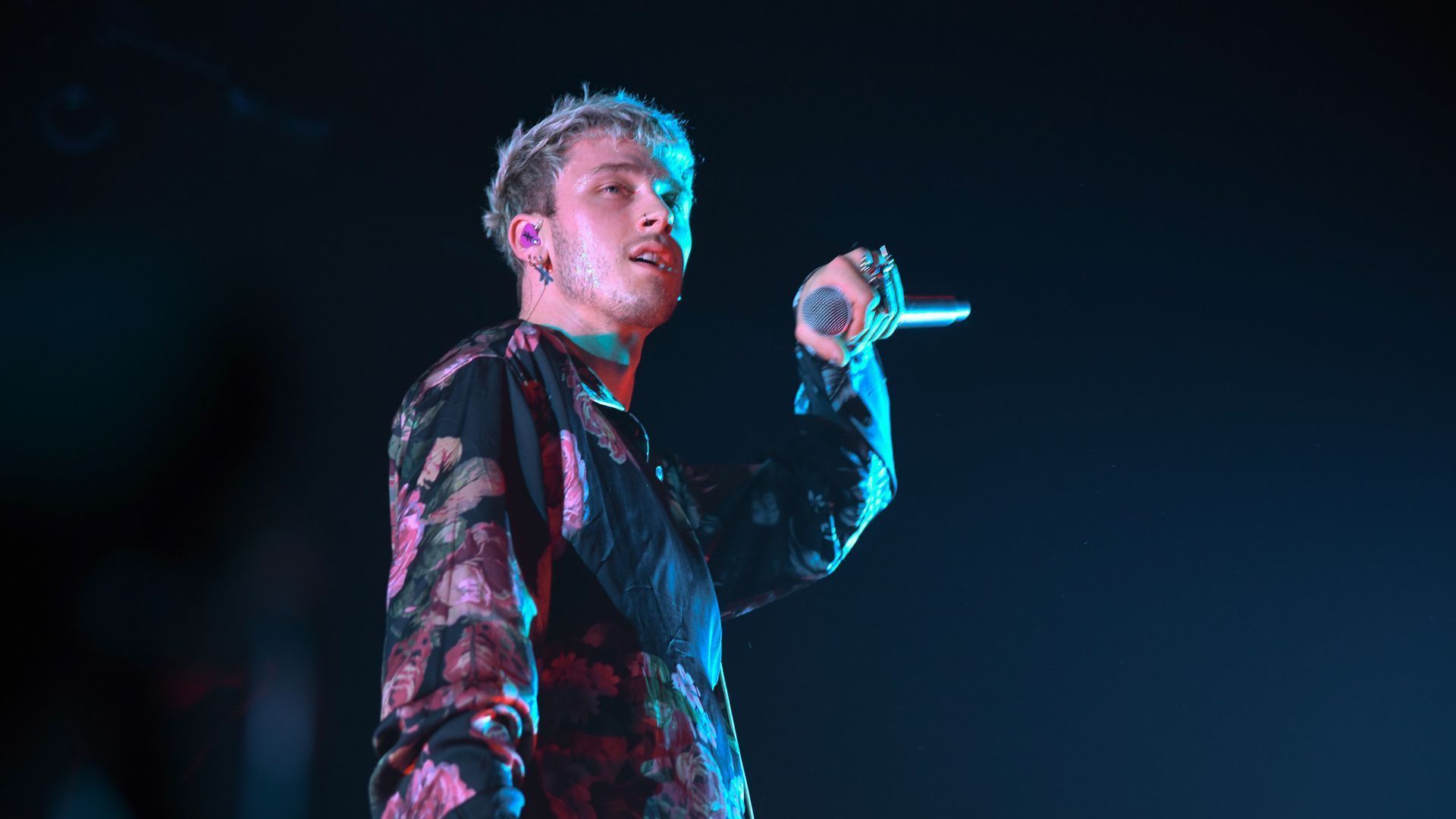 1920x1080 Machine Gun Kelly returns to Hotel