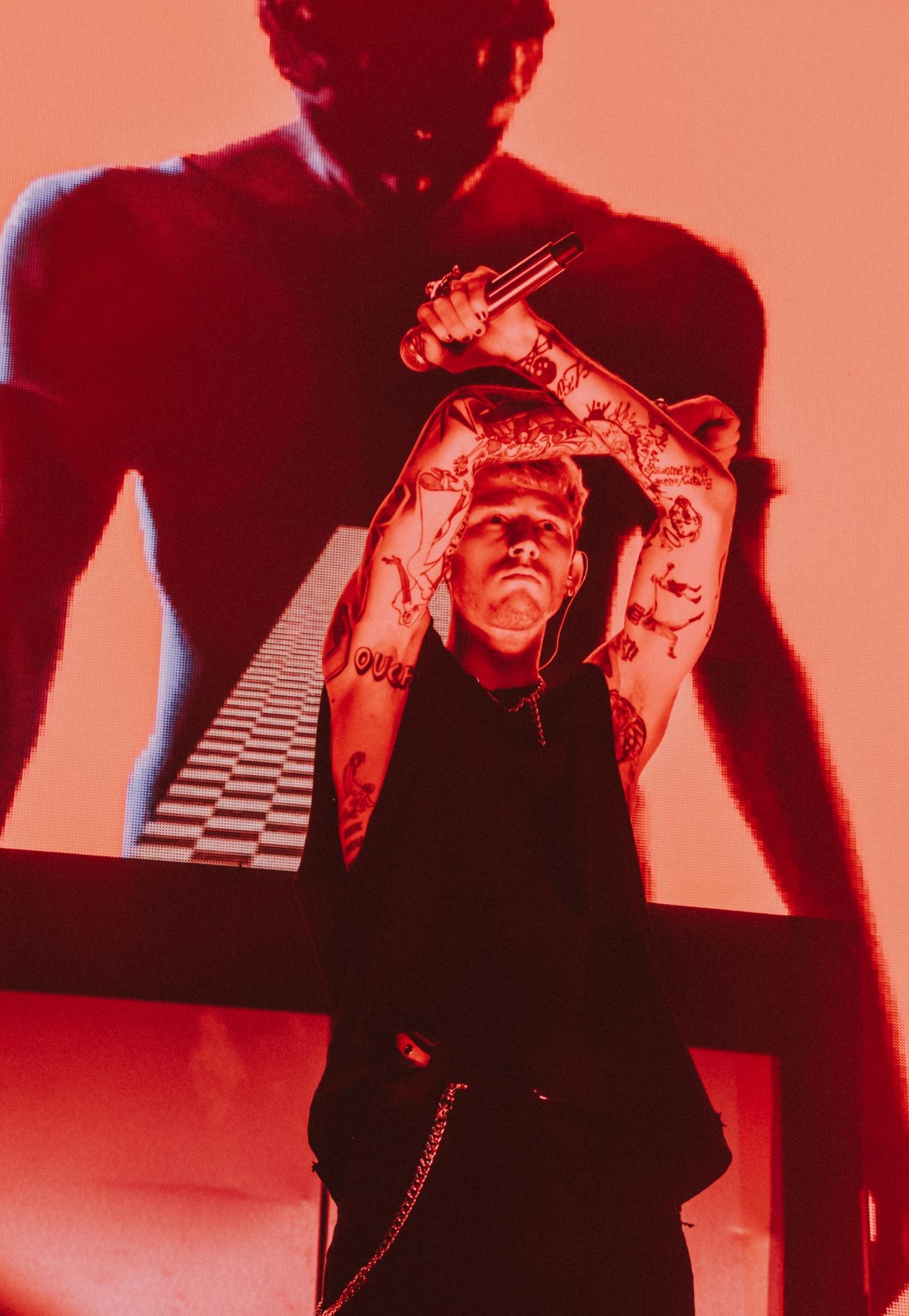 1460x2112 Machine Gun Kelly, rappeur et rockstar