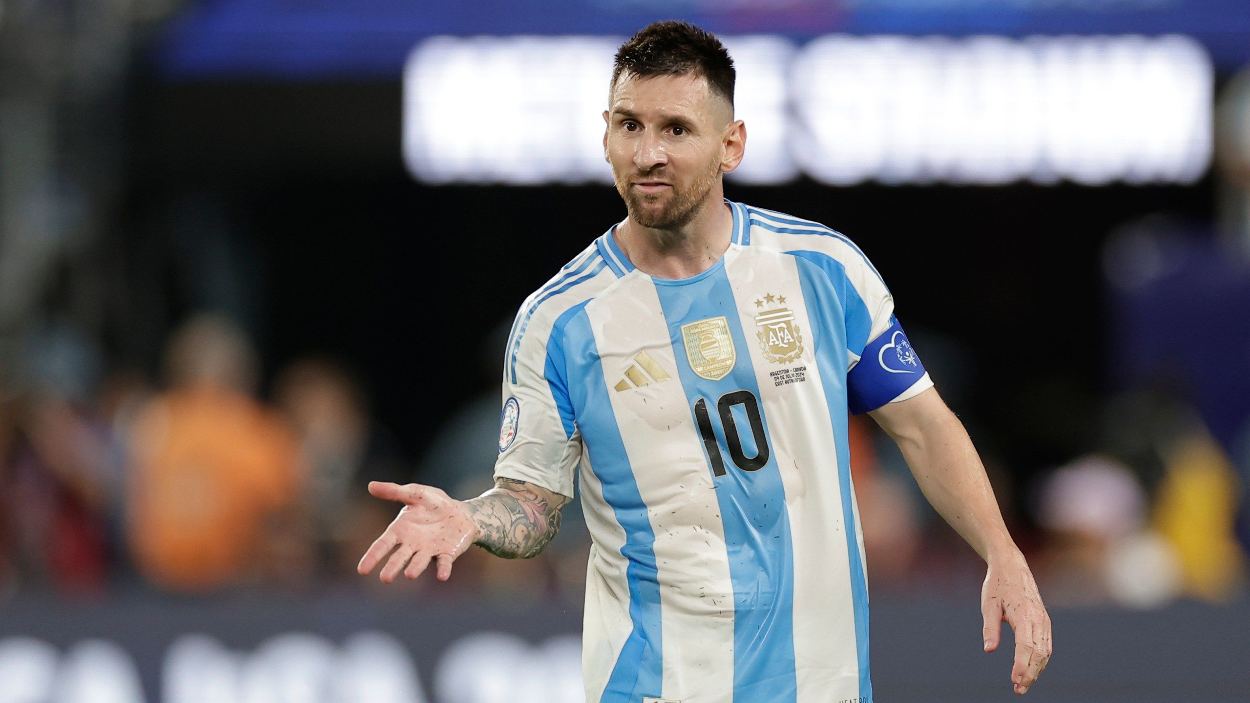 2560x1440 Lionel Messi says he will keep