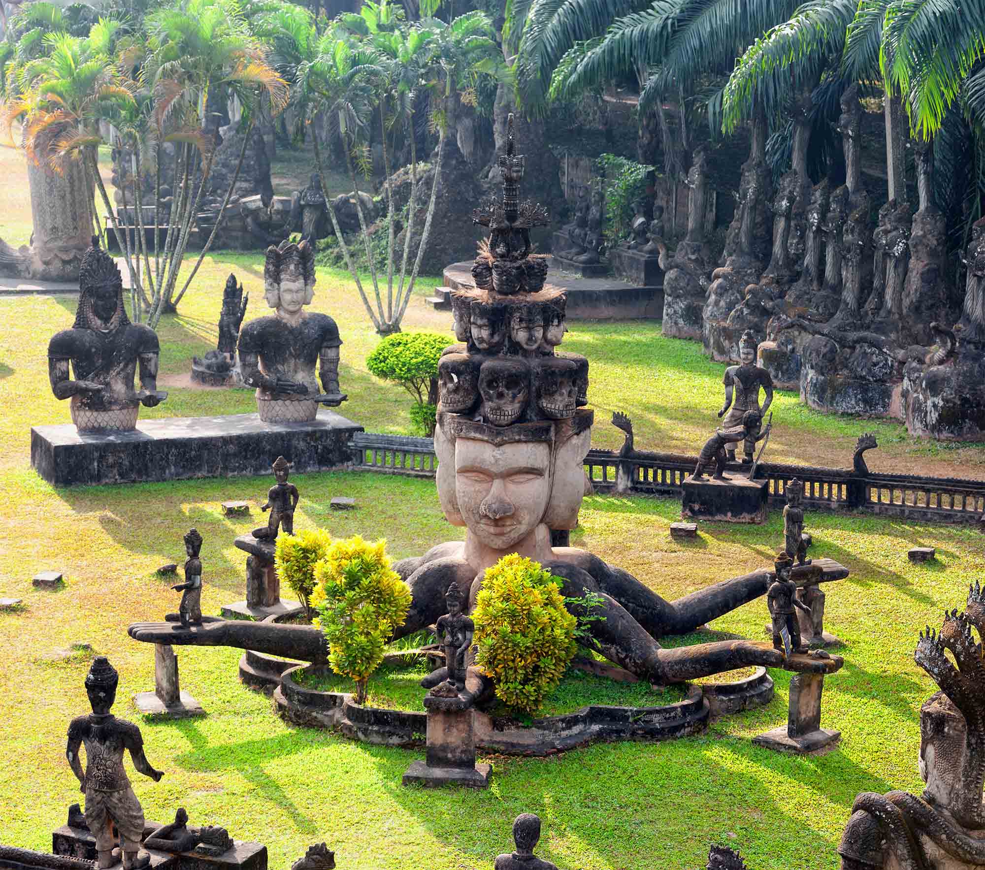 2000x1767 Wallpaper Mural Buddha Park