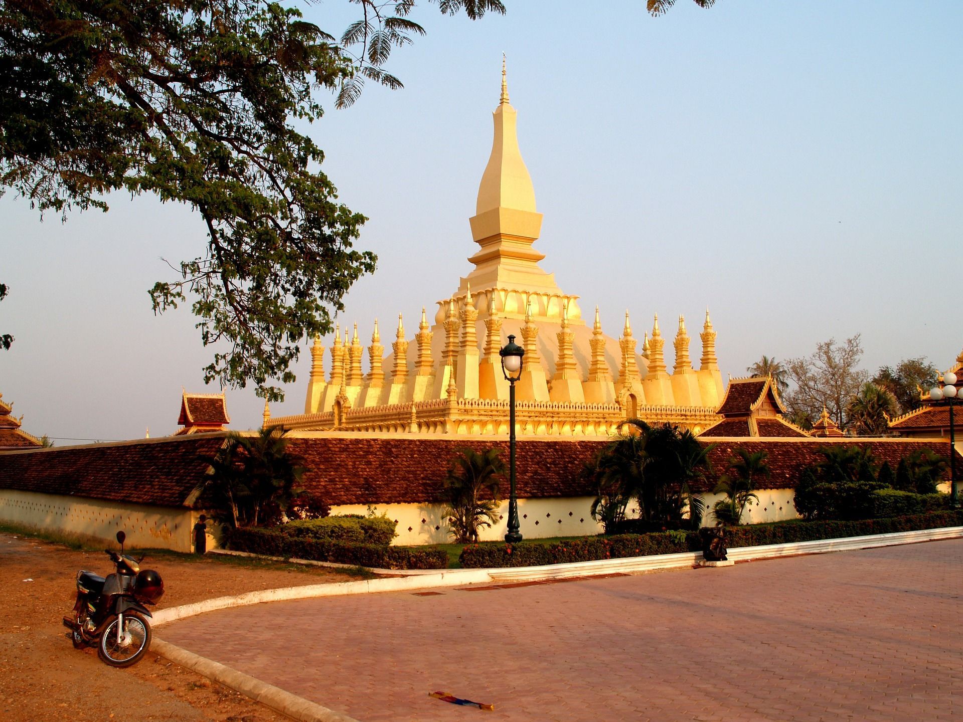 1920x1440 Pha That Luang Festival In Vientiane, Laos