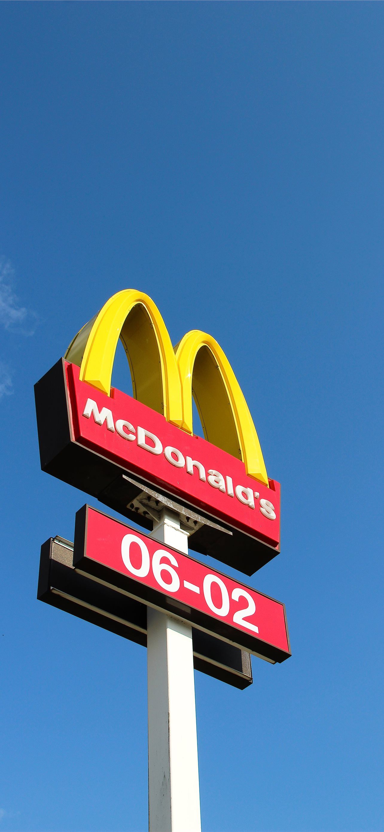 1284x2778 sky skylt stuff advertising mcdonalds