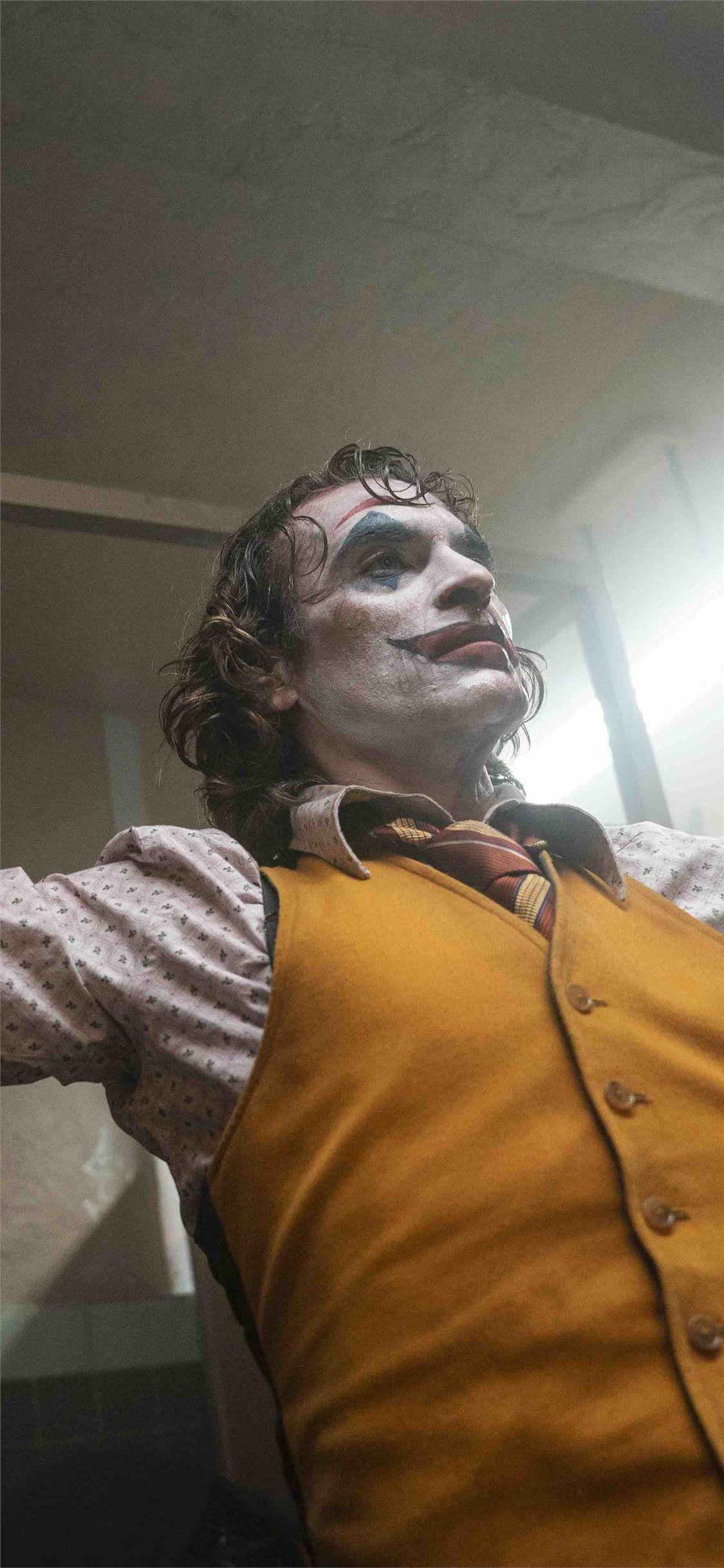 1125x2436 the joker joaquin phoenix 5k 2019 iPhone X Wallpaper Free