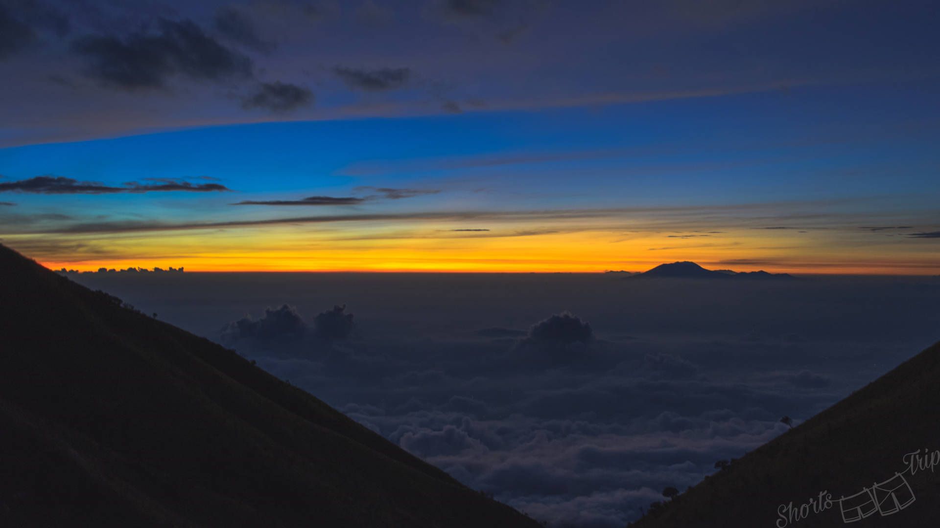 1920x1080 Climbing Merbabu at night without guide