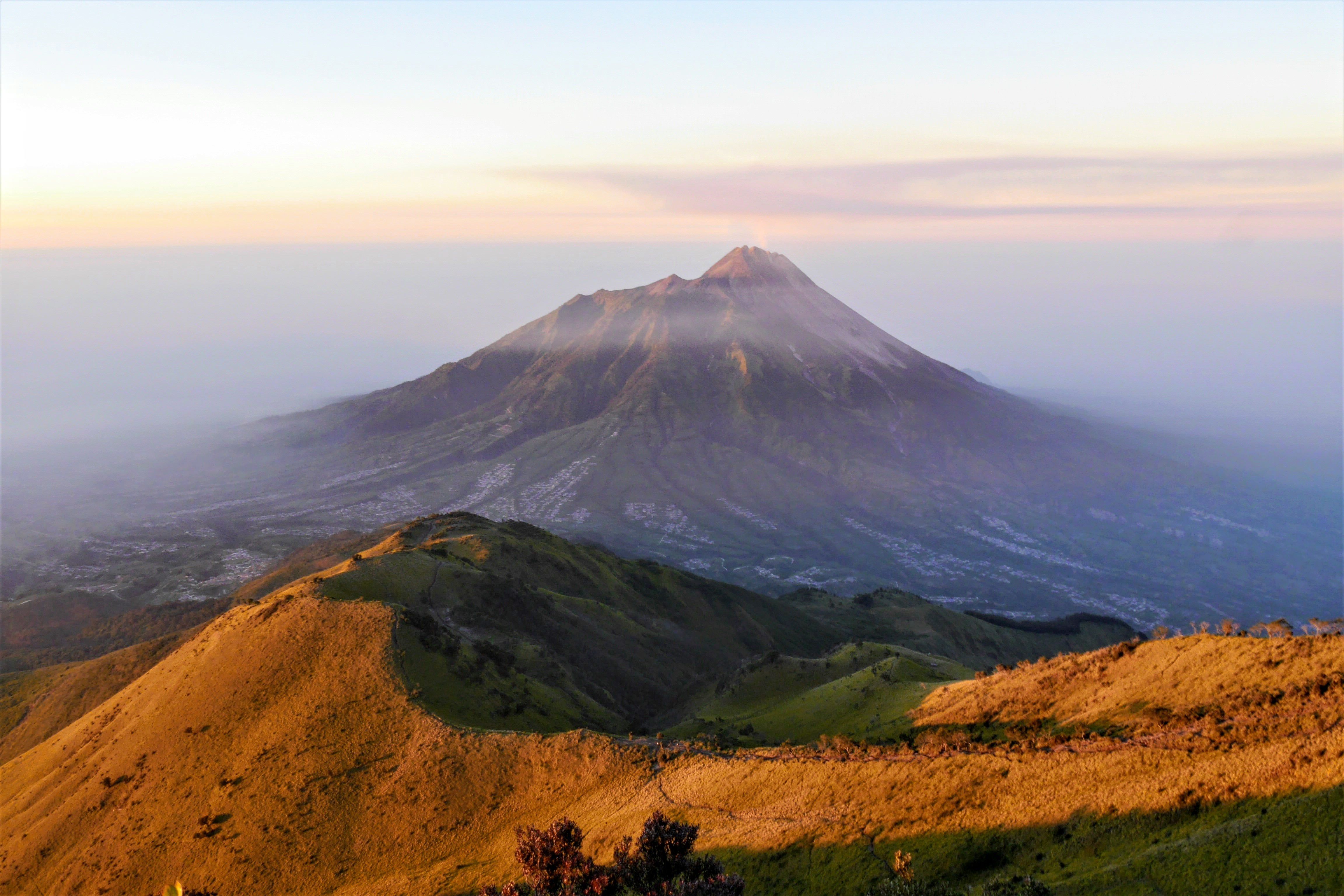 4608x3072 Climbed 3 mountains in Yogyakarta