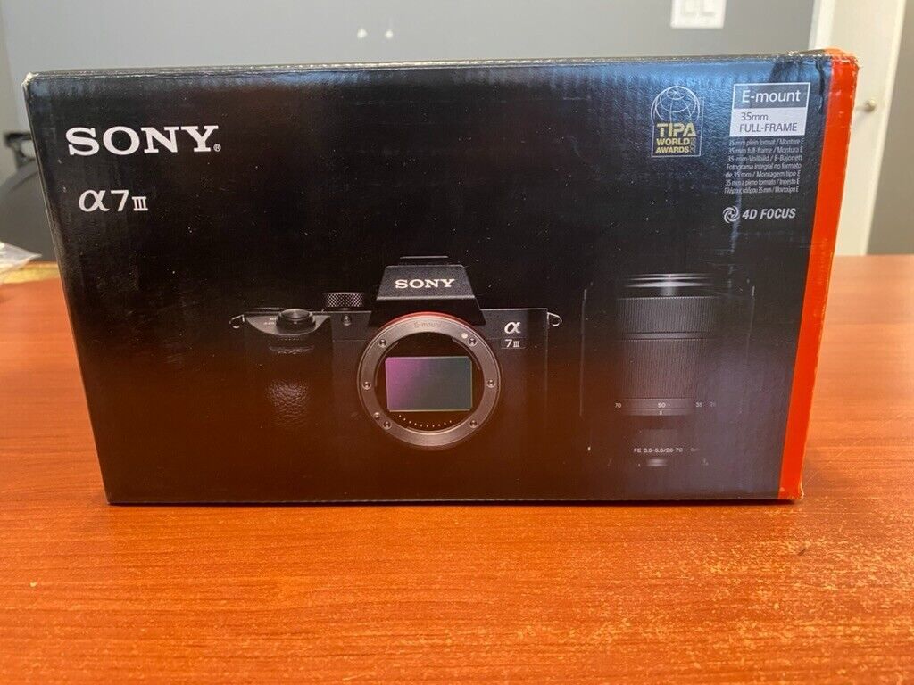 1024x768 Sony A7III Camera with Lens, batteries